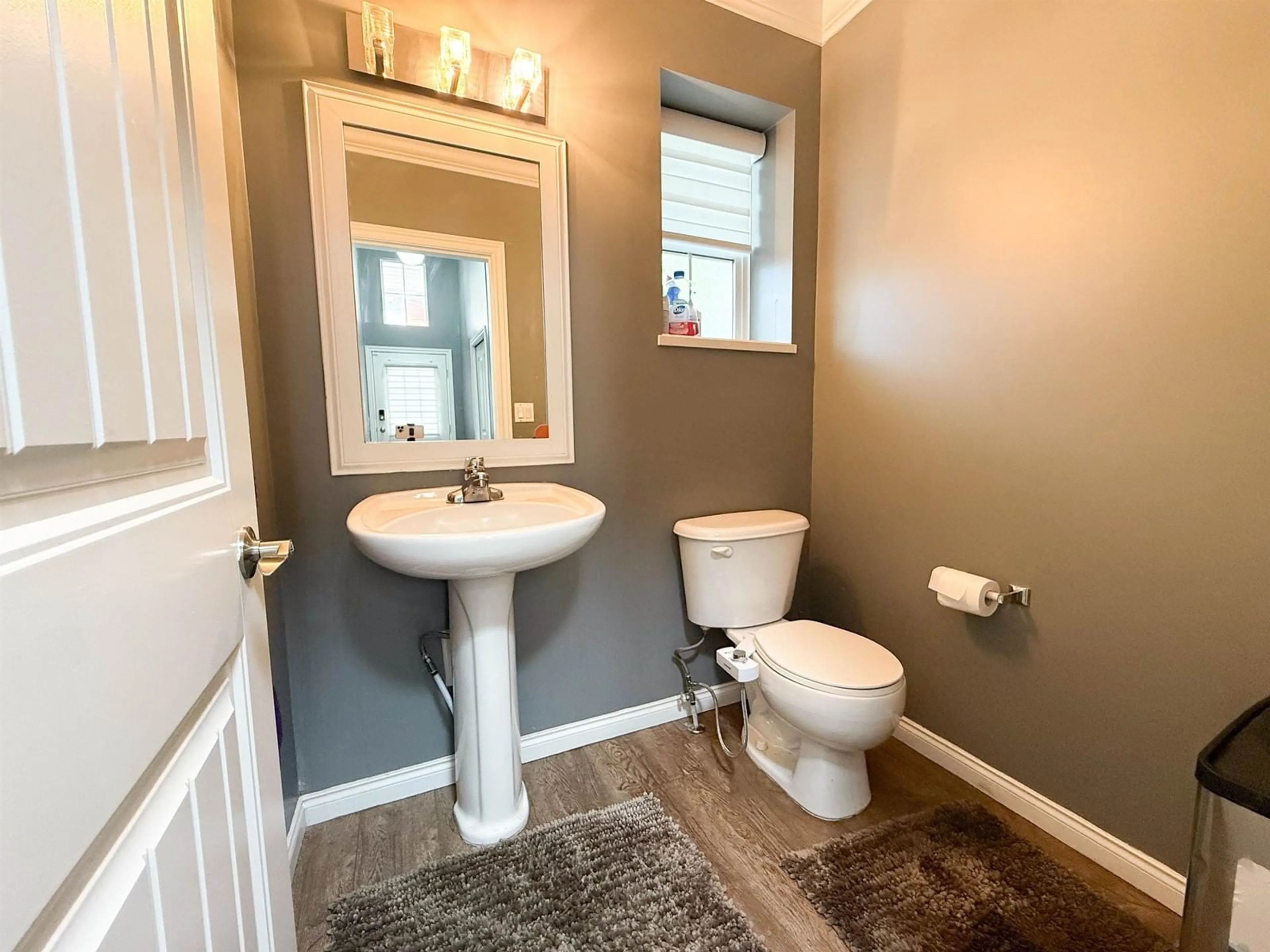 Standard bathroom, unknown for 25 - 7518 138, Surrey British Columbia V3W1S1