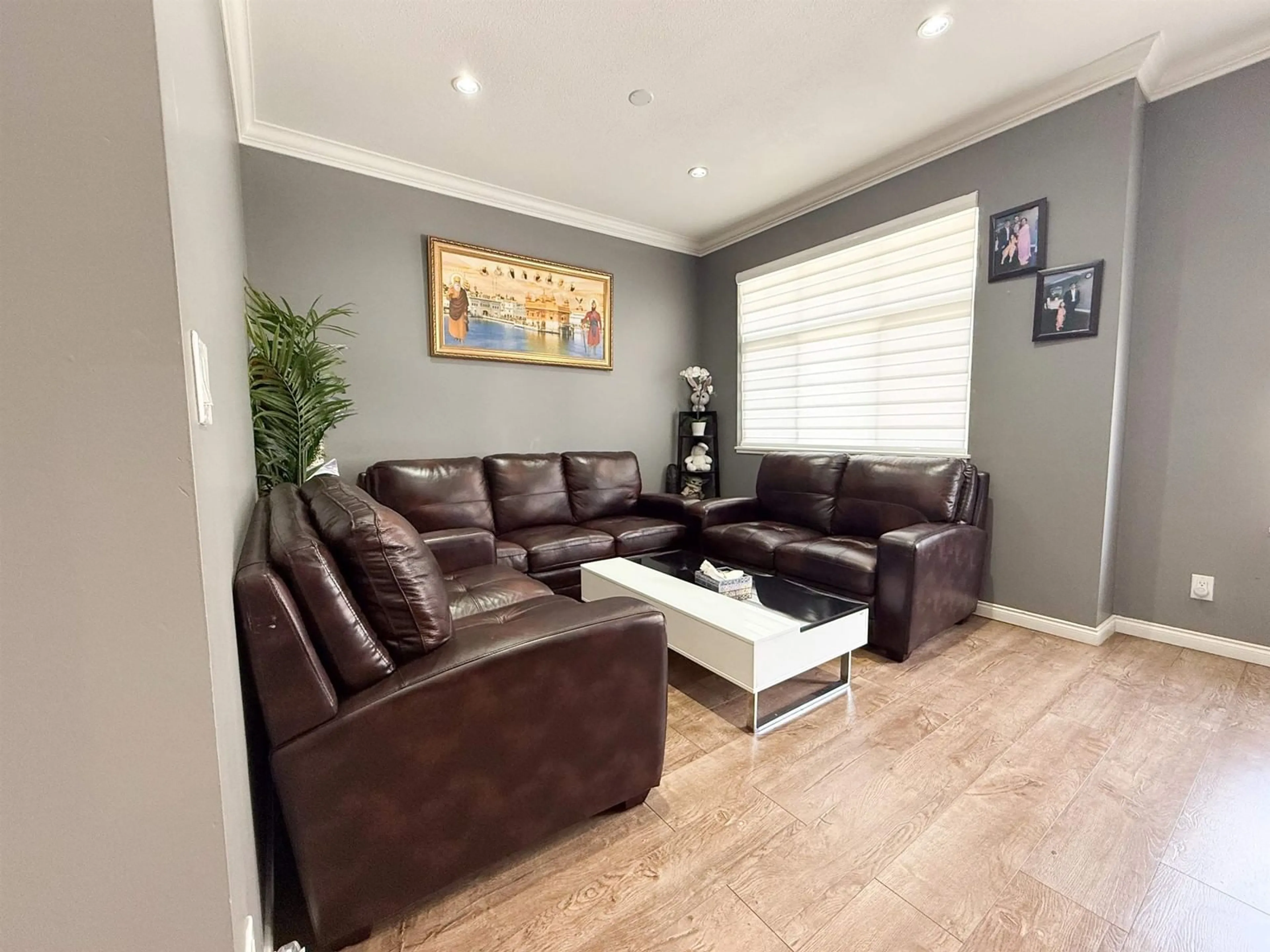 Living room with furniture, unknown for 25 - 7518 138, Surrey British Columbia V3W1S1