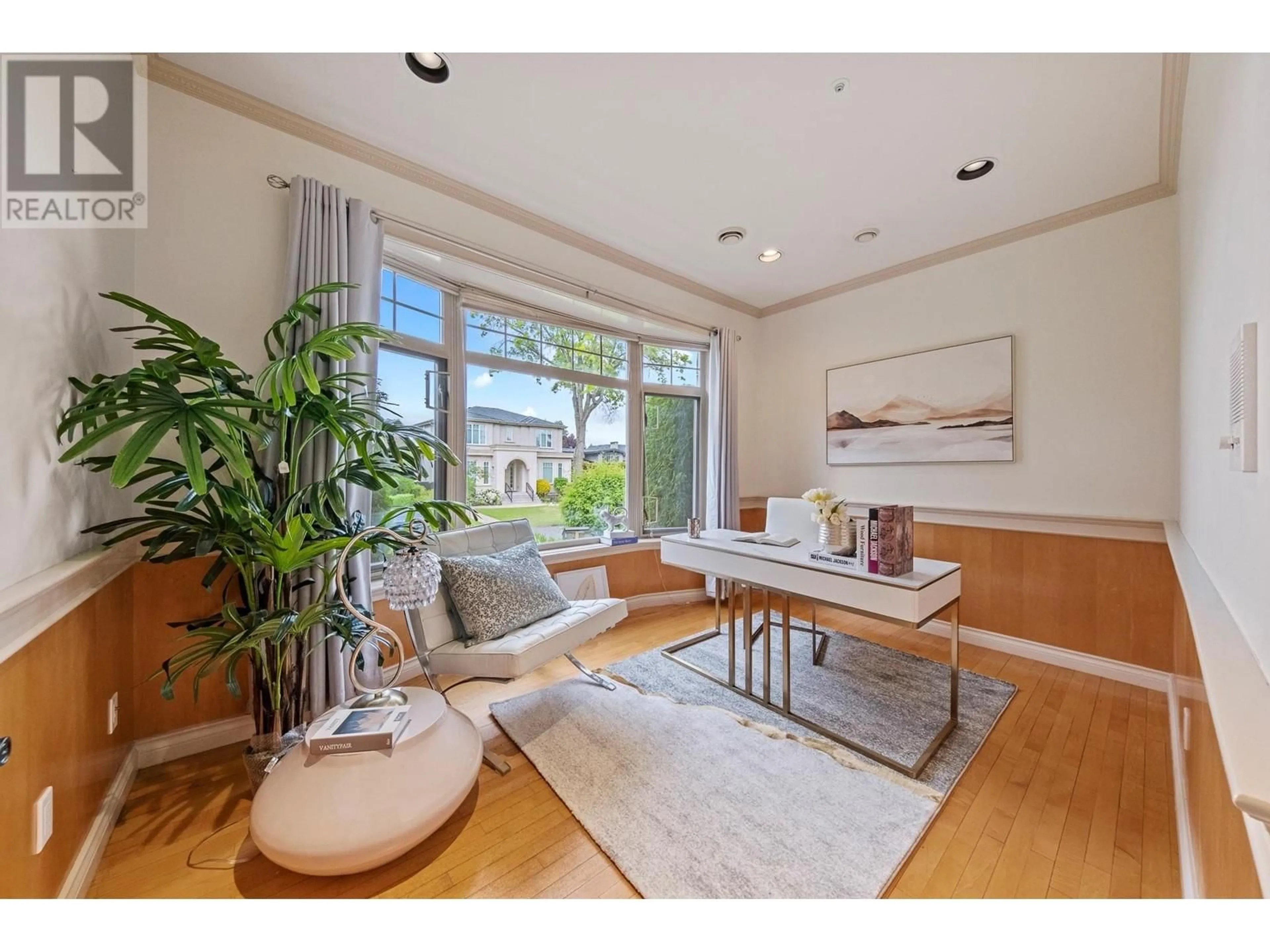 Living room with furniture, wood/laminate floor for 1080 47TH AVENUE, Vancouver British Columbia V6M4J7