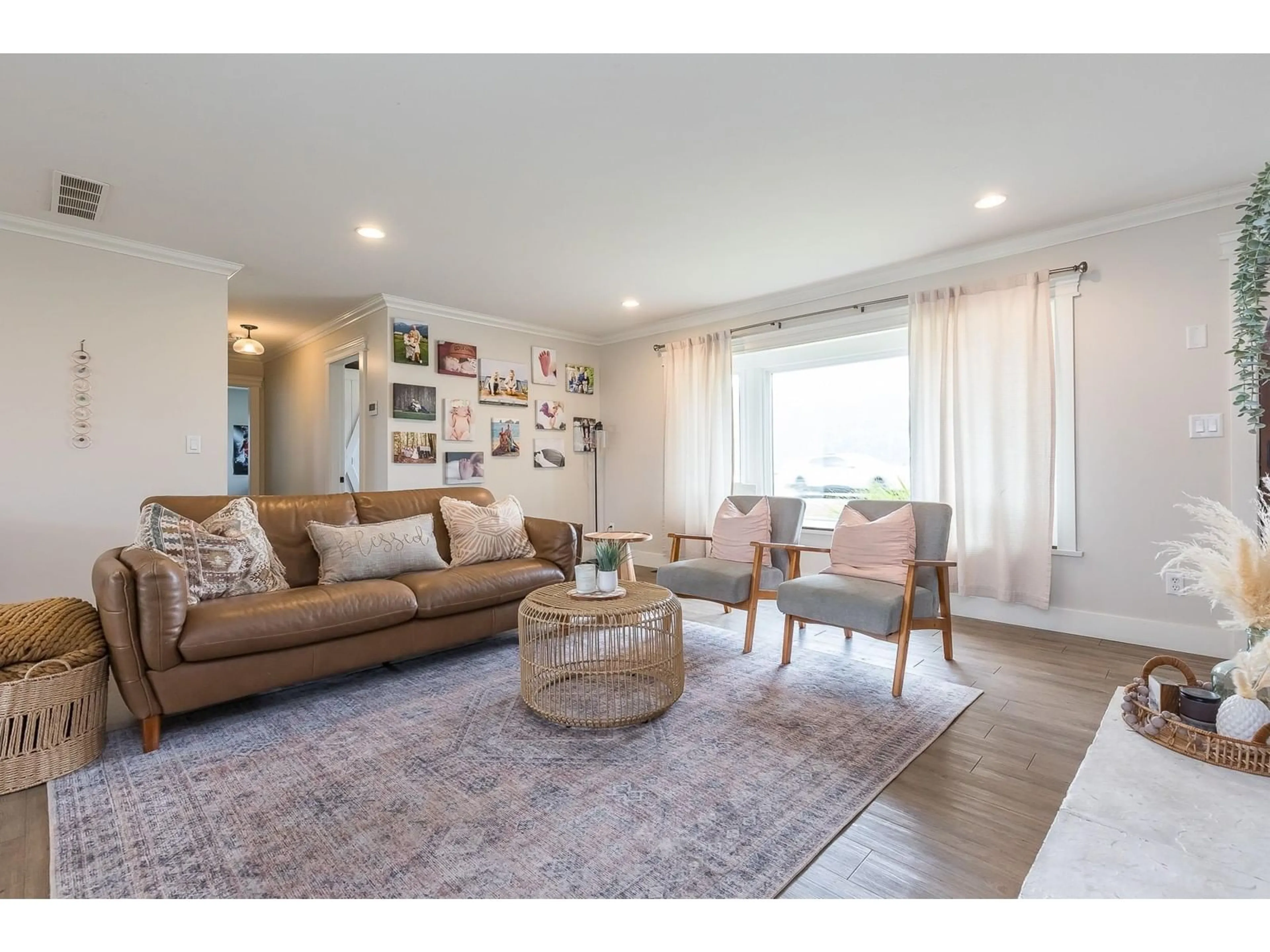 Living room with furniture, unknown for 48351 PRAIRIE CENTRAL ROAD, Chilliwack British Columbia V2P6H3