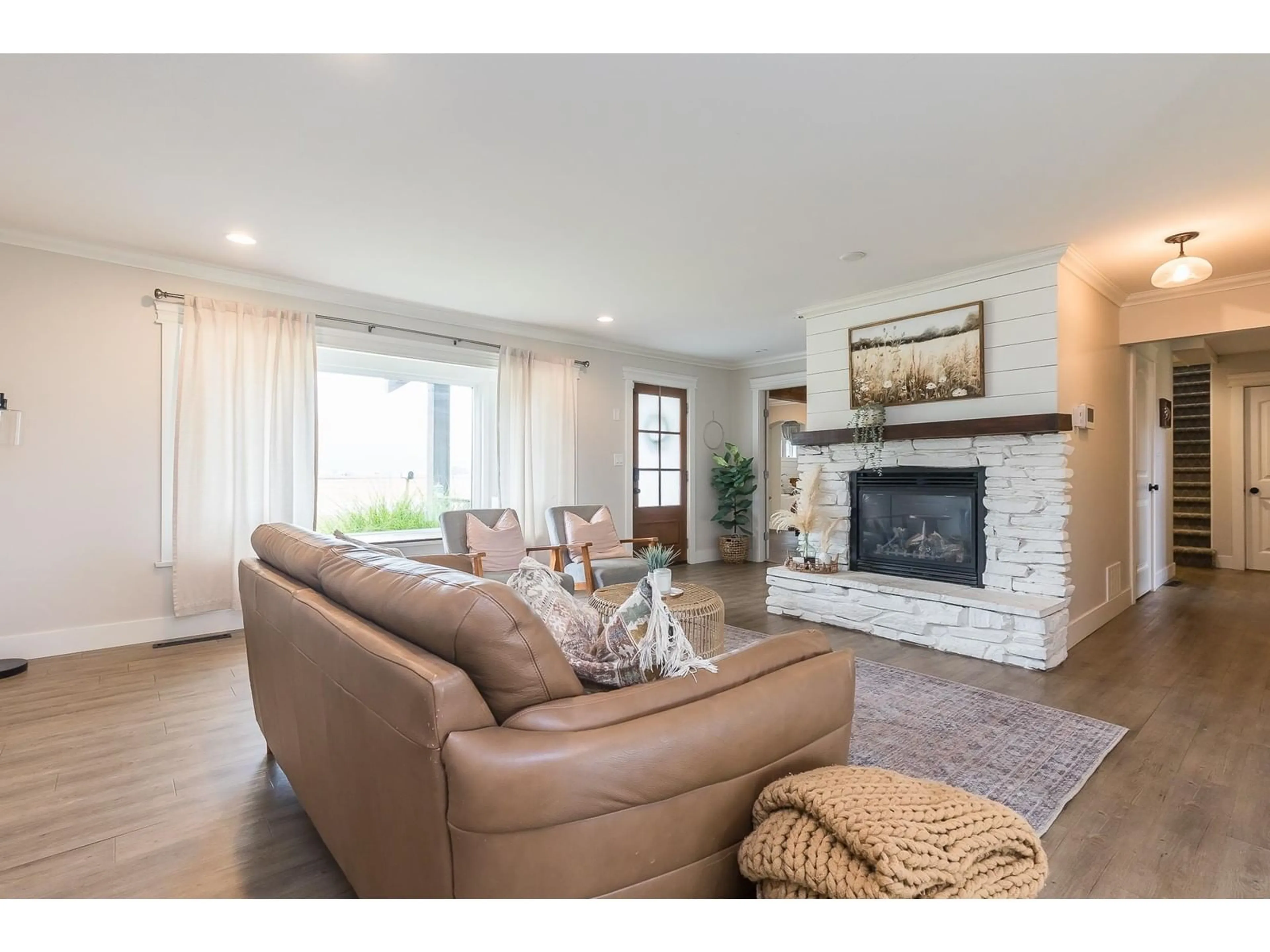 Living room with furniture, unknown for 48351 PRAIRIE CENTRAL ROAD, Chilliwack British Columbia V2P6H3