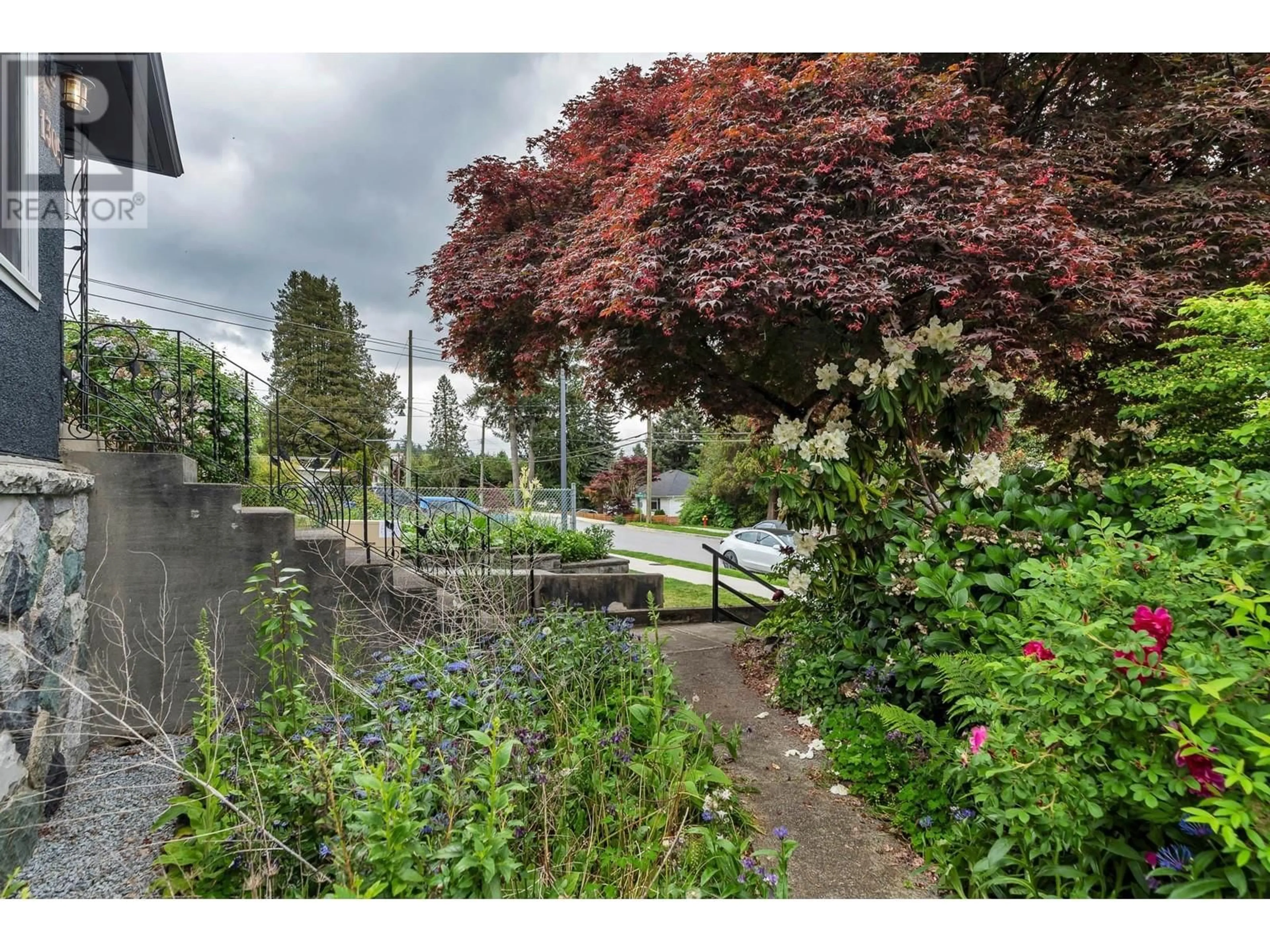 A pic from outside/outdoor area/front of a property/back of a property/a pic from drone, street for 1305 THOMAS AVENUE, Coquitlam British Columbia V3K2L4