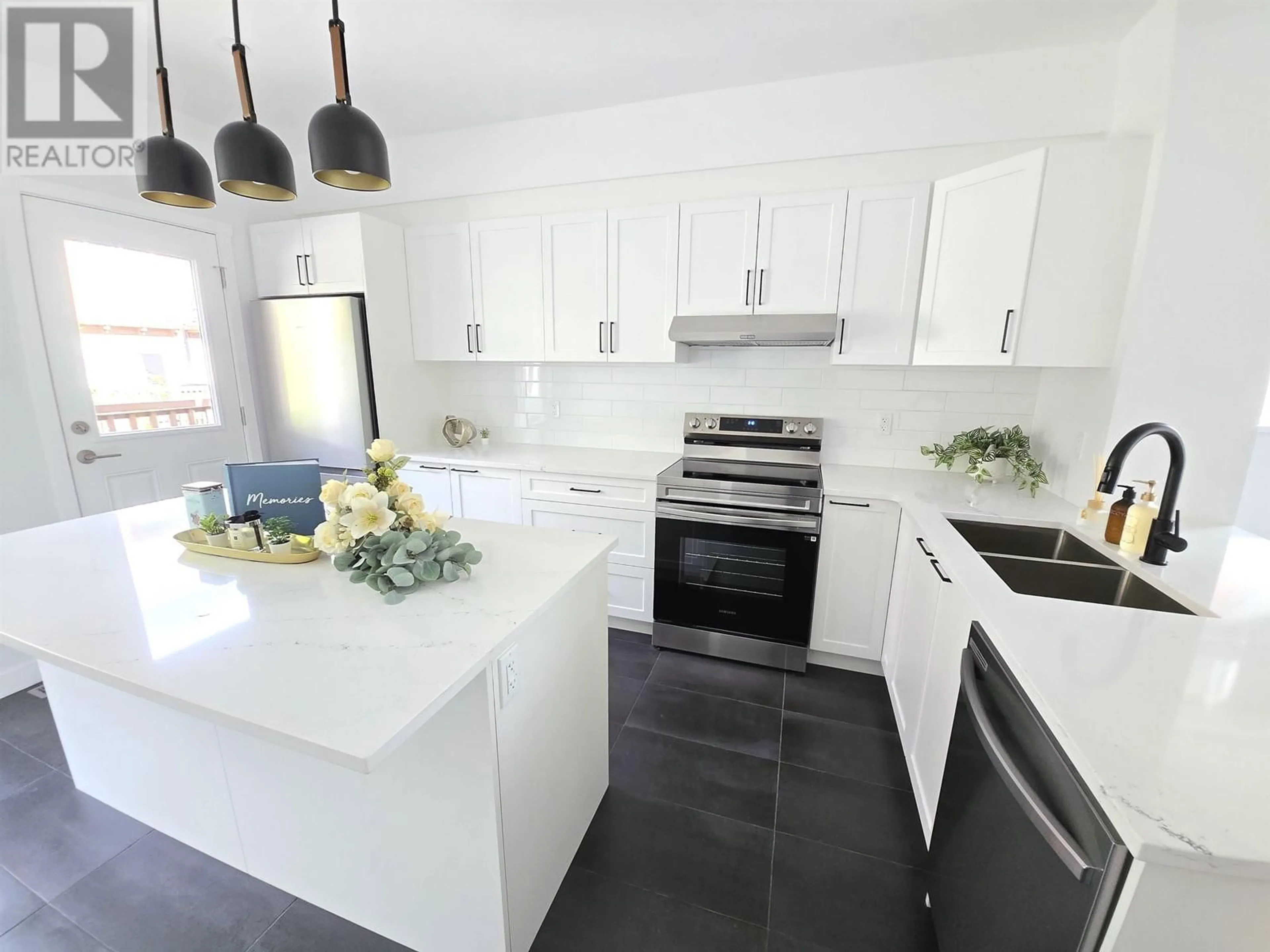 Contemporary kitchen, ceramic/tile floor for 73 - 2000 PANORAMA DRIVE, Port Moody British Columbia V3H5J5