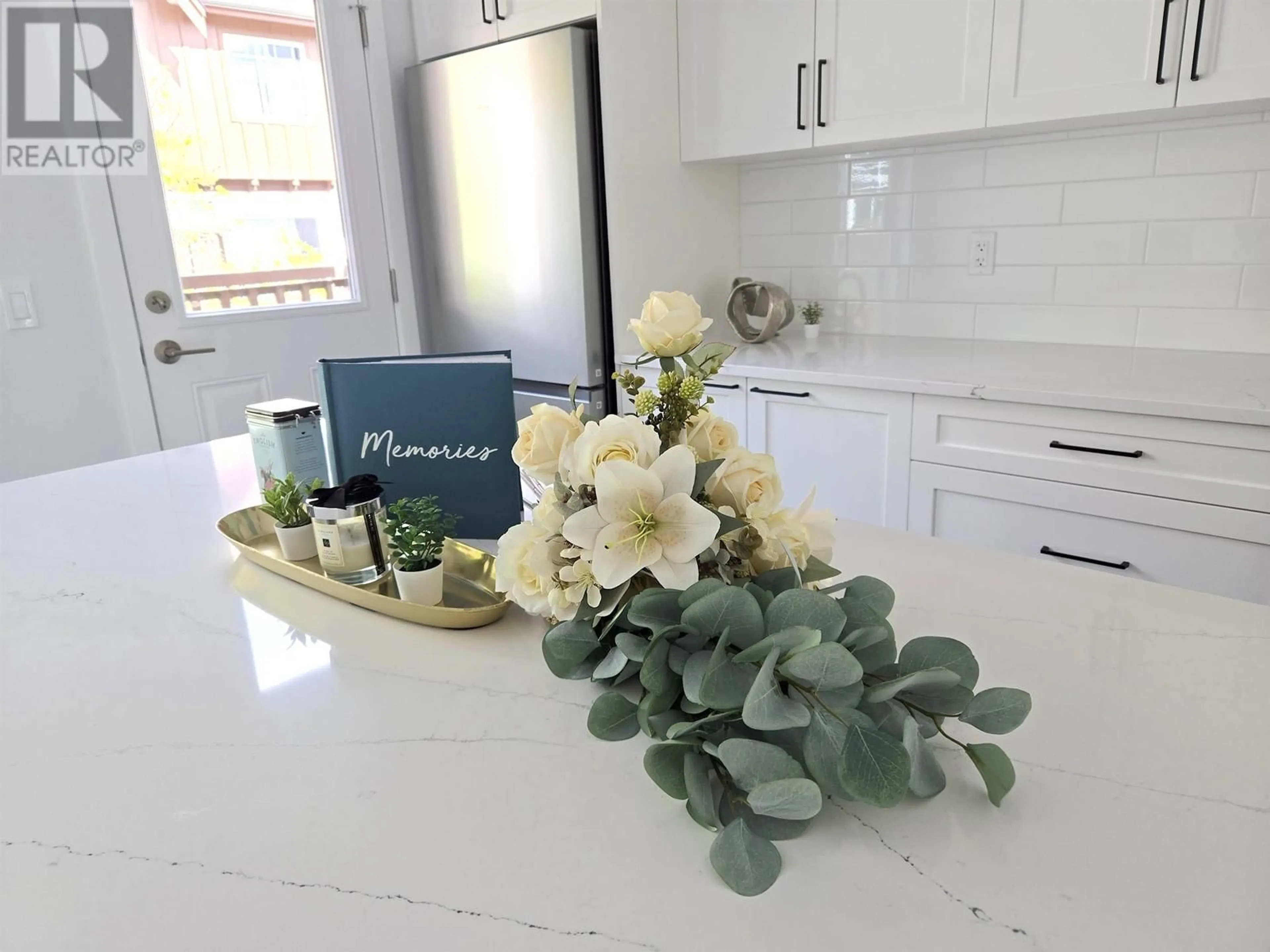 Contemporary kitchen, ceramic/tile floor for 73 - 2000 PANORAMA DRIVE, Port Moody British Columbia V3H5J5