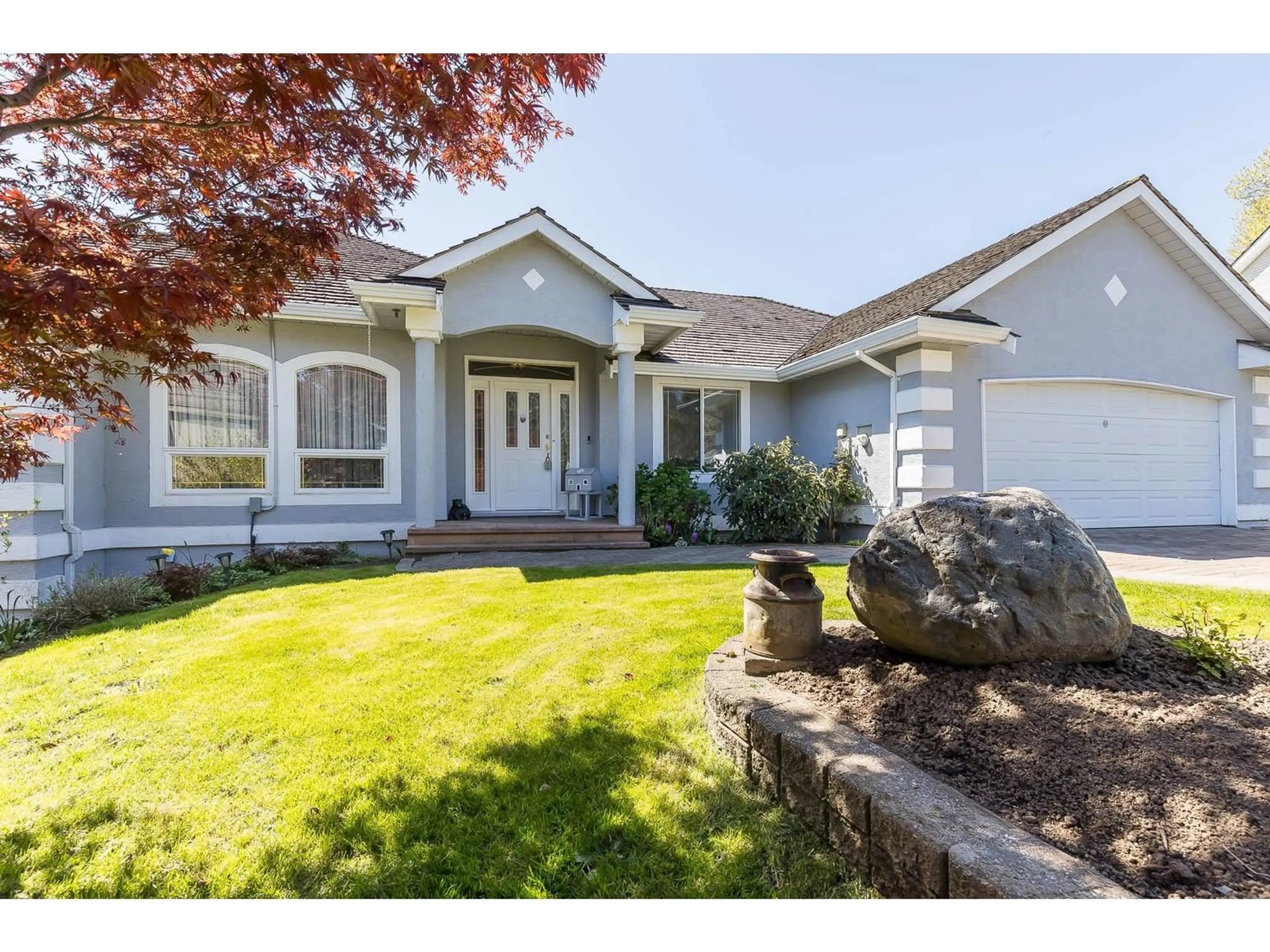 Home with vinyl exterior material, street for 35148 KNOX, Abbotsford British Columbia V3G2W3