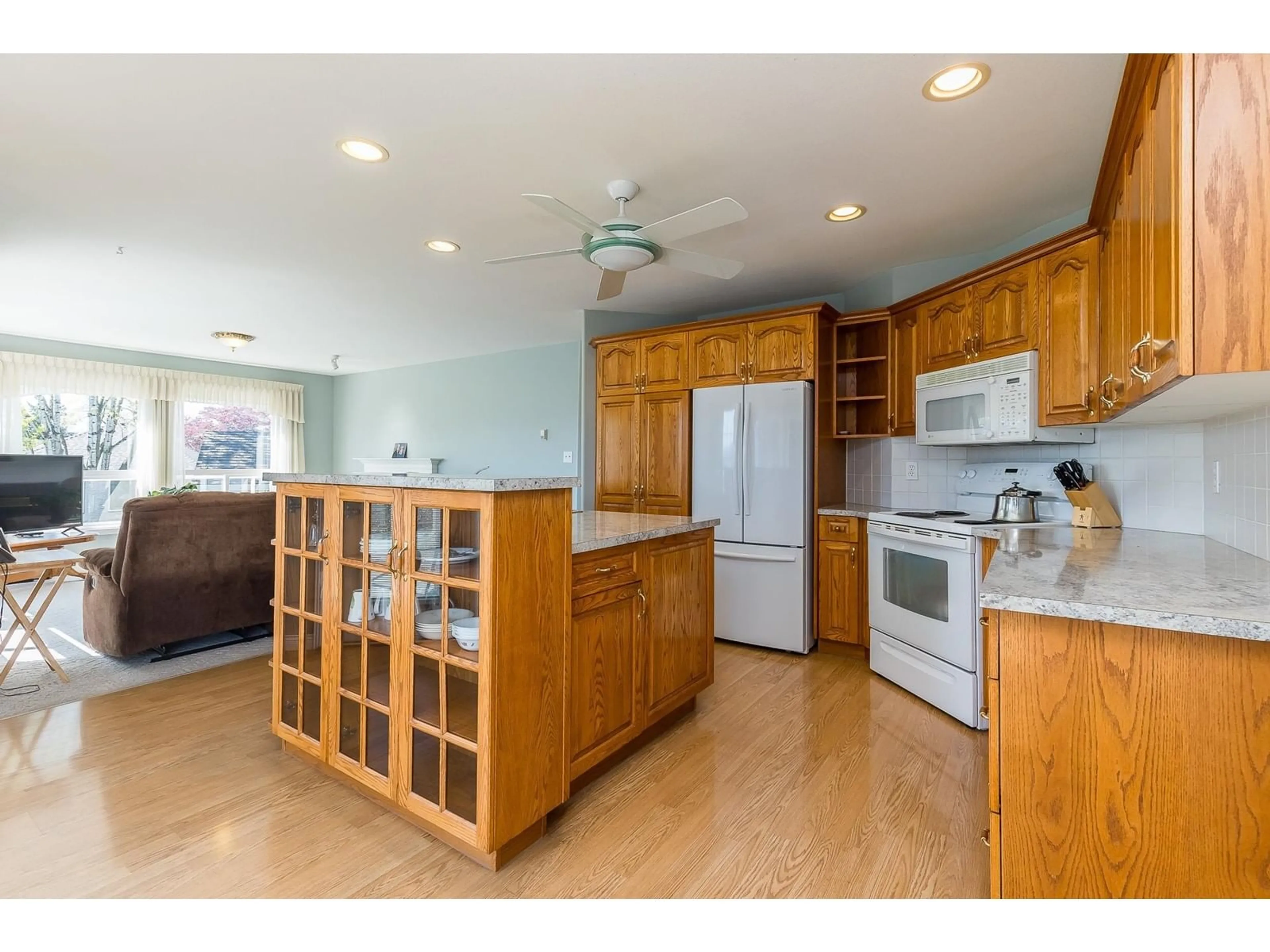 Open concept kitchen, unknown for 35148 KNOX, Abbotsford British Columbia V3G2W3