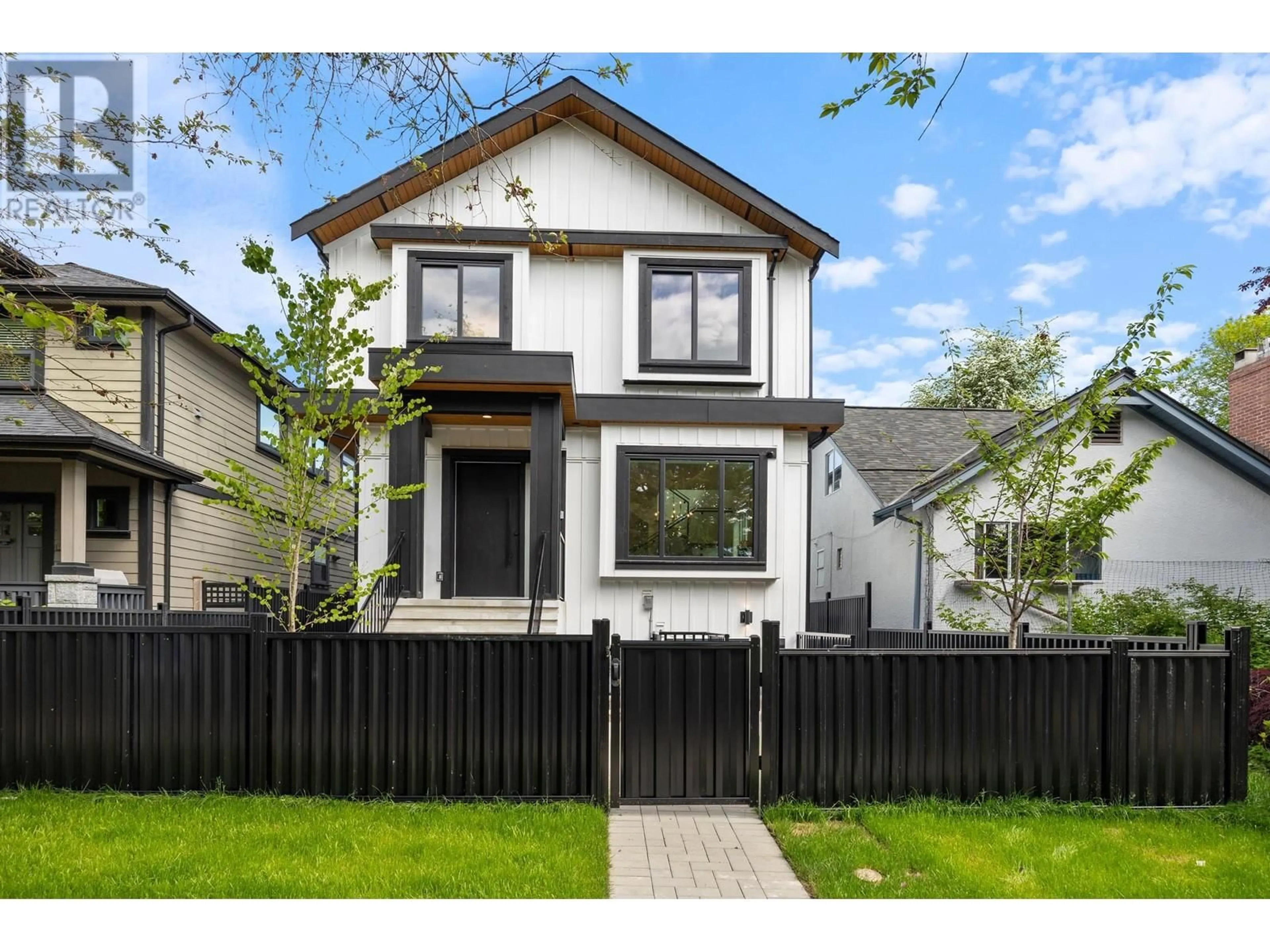 Home with vinyl exterior material, street for 2181 CHARLES STREET, Vancouver British Columbia V5L2V2