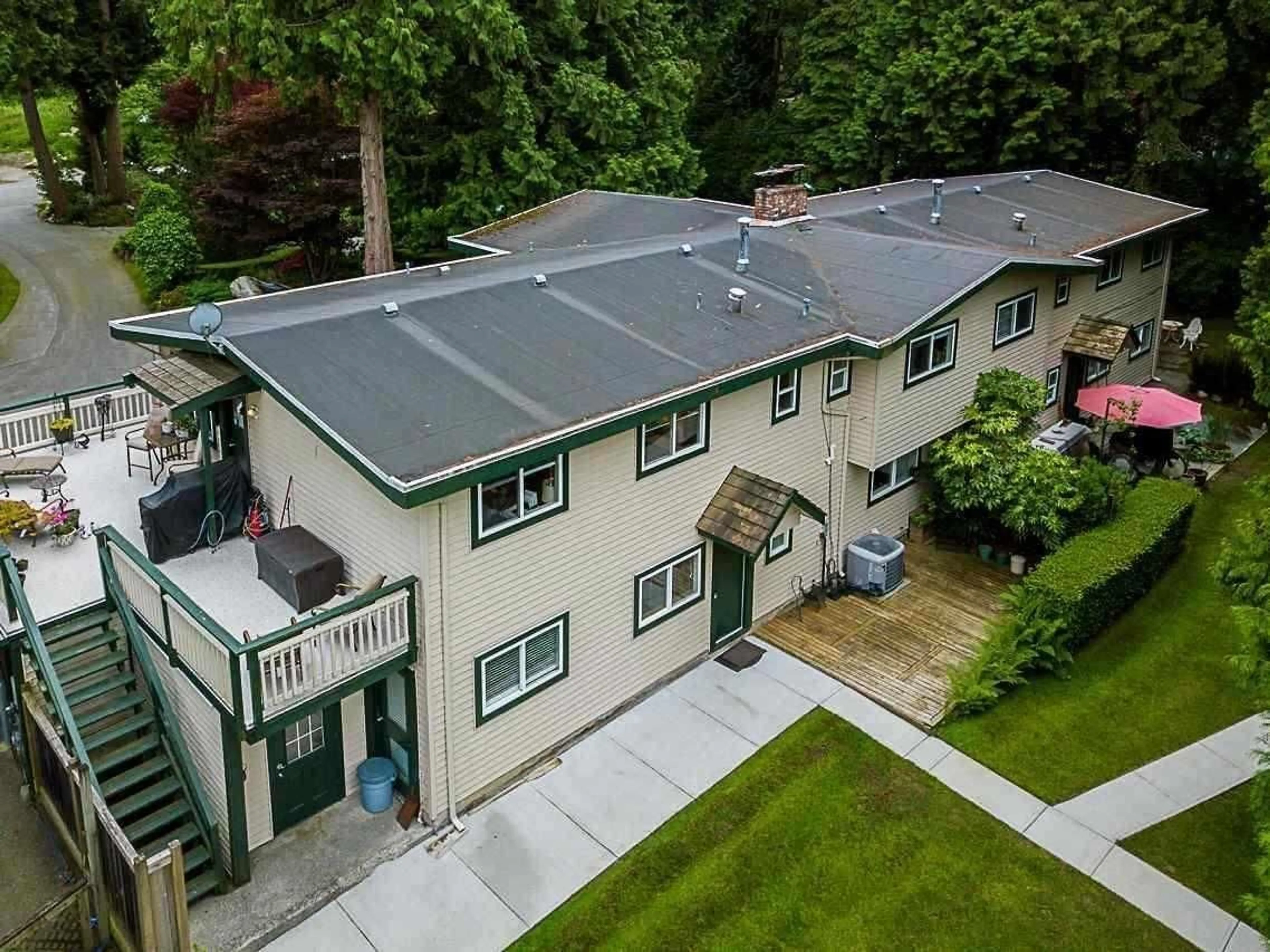 A pic from outside/outdoor area/front of a property/back of a property/a pic from drone, street for 17513 26, Surrey British Columbia V3Z0A4