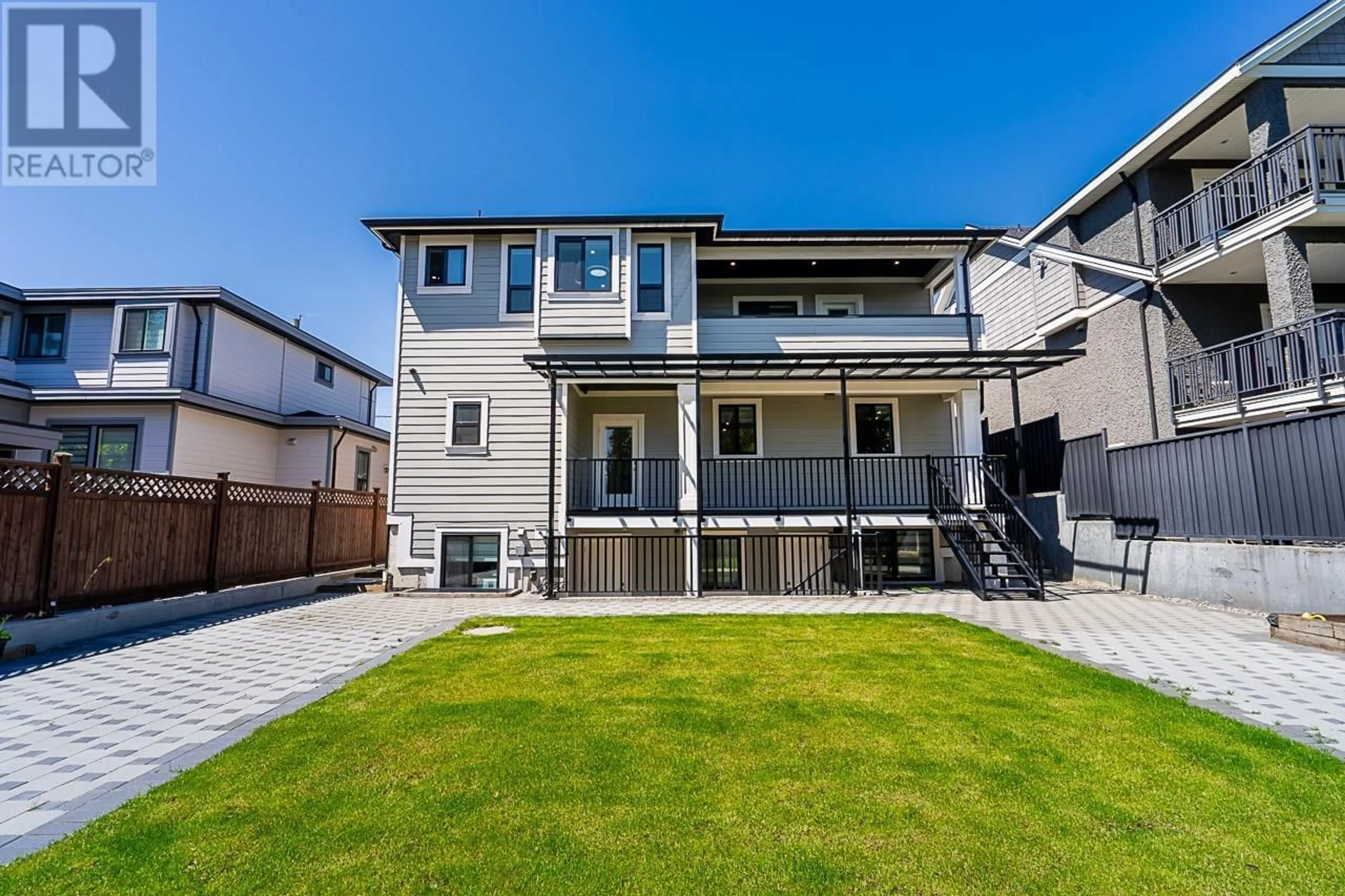 Home with vinyl exterior material, street for 208 BLACKMAN STREET, New Westminster British Columbia V3L2A7
