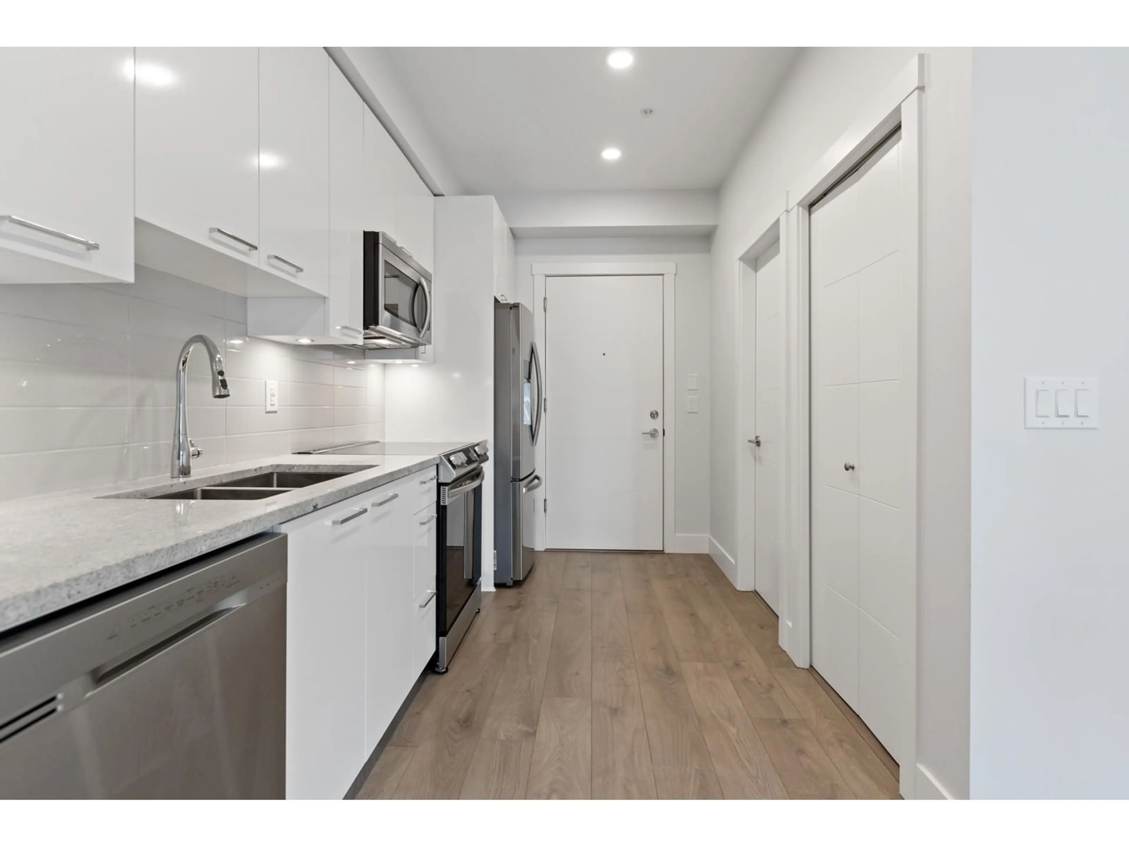 Standard kitchen, unknown for 407 - 5485 BRYDON, Langley British Columbia V3A0N5