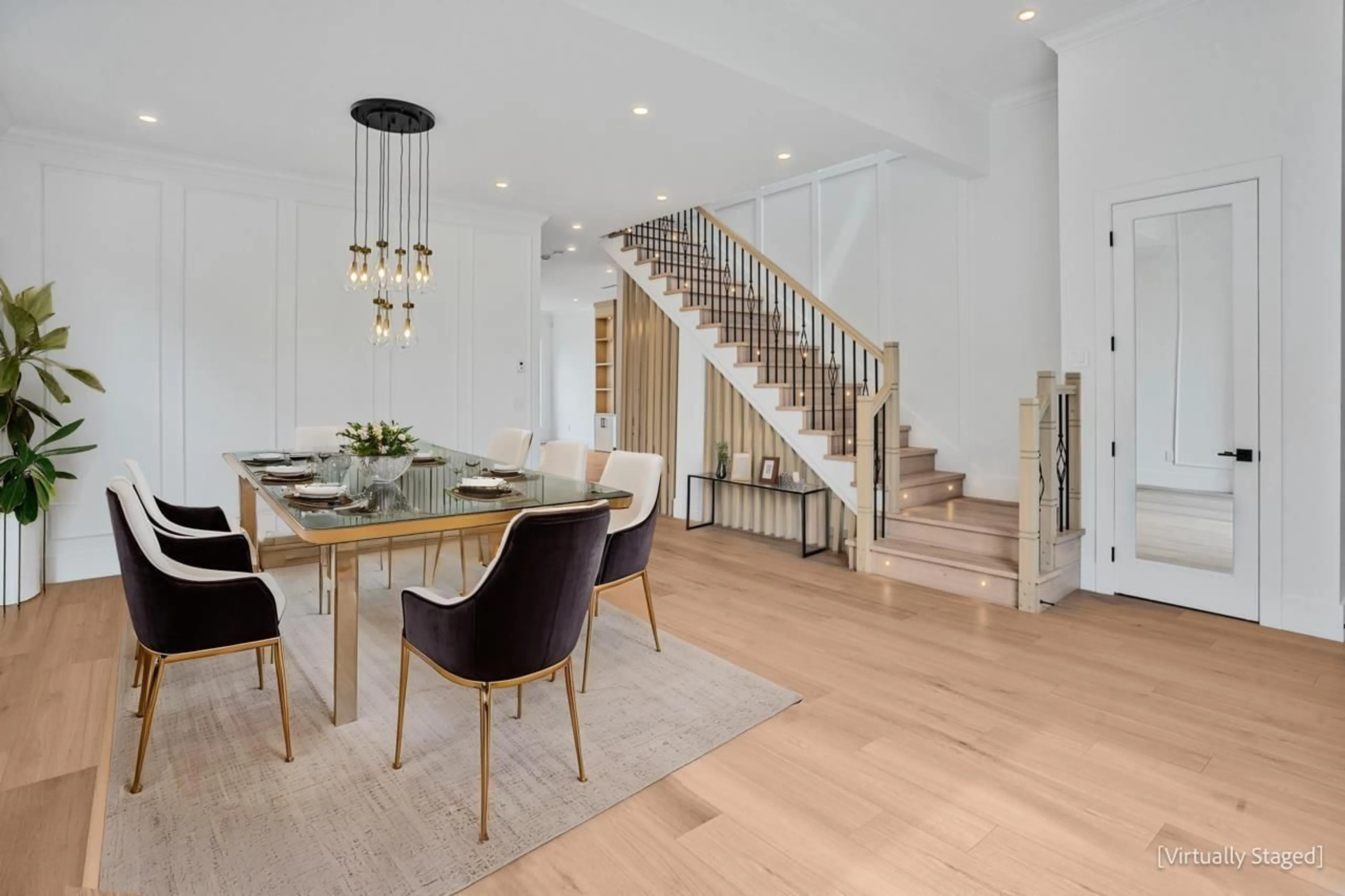 Dining room, wood/laminate floor for 13865 114, Surrey British Columbia V3R2L8