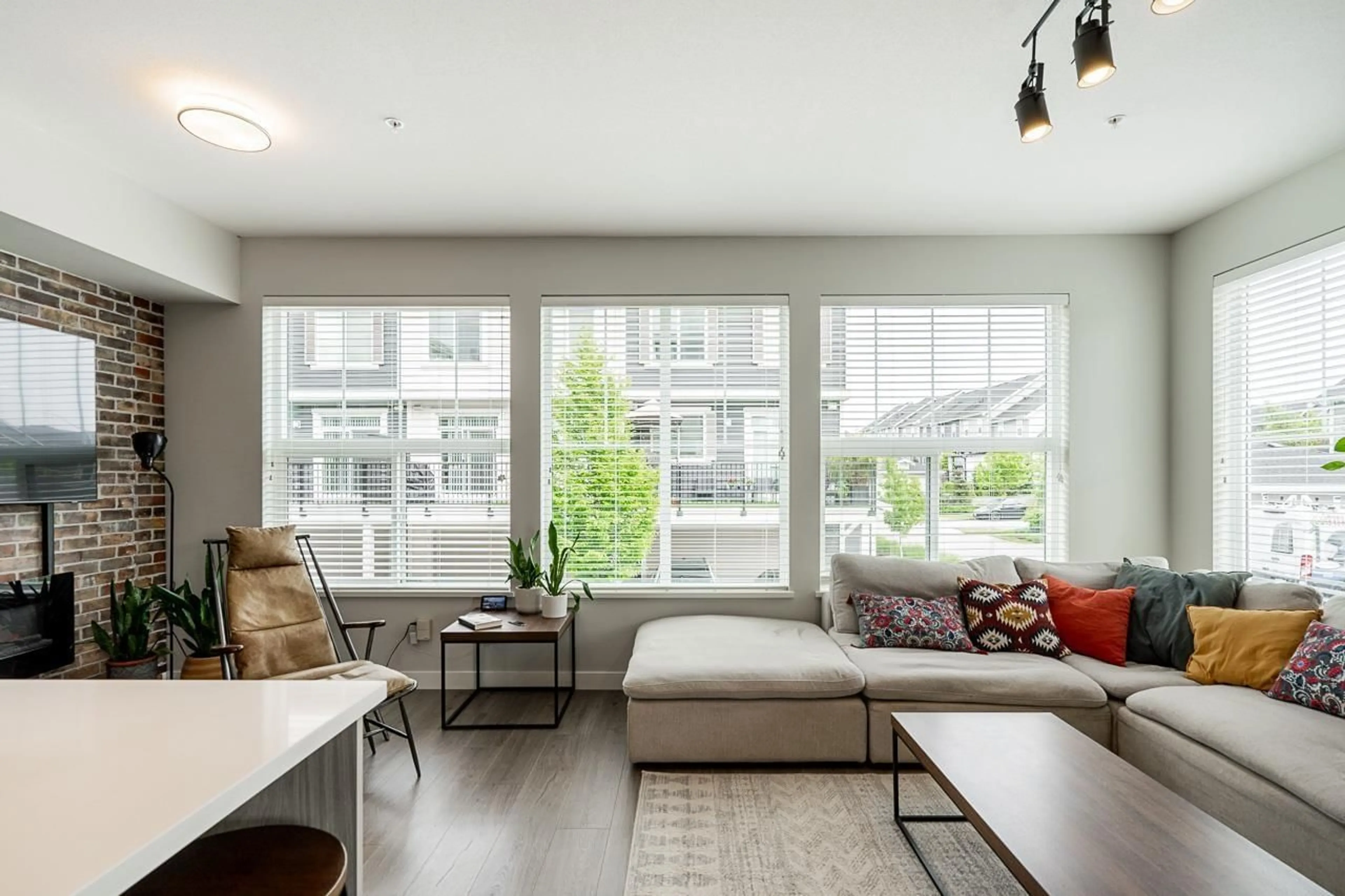 Living room with furniture, unknown for 19 - 8371 202B, Langley British Columbia V2Y4K6