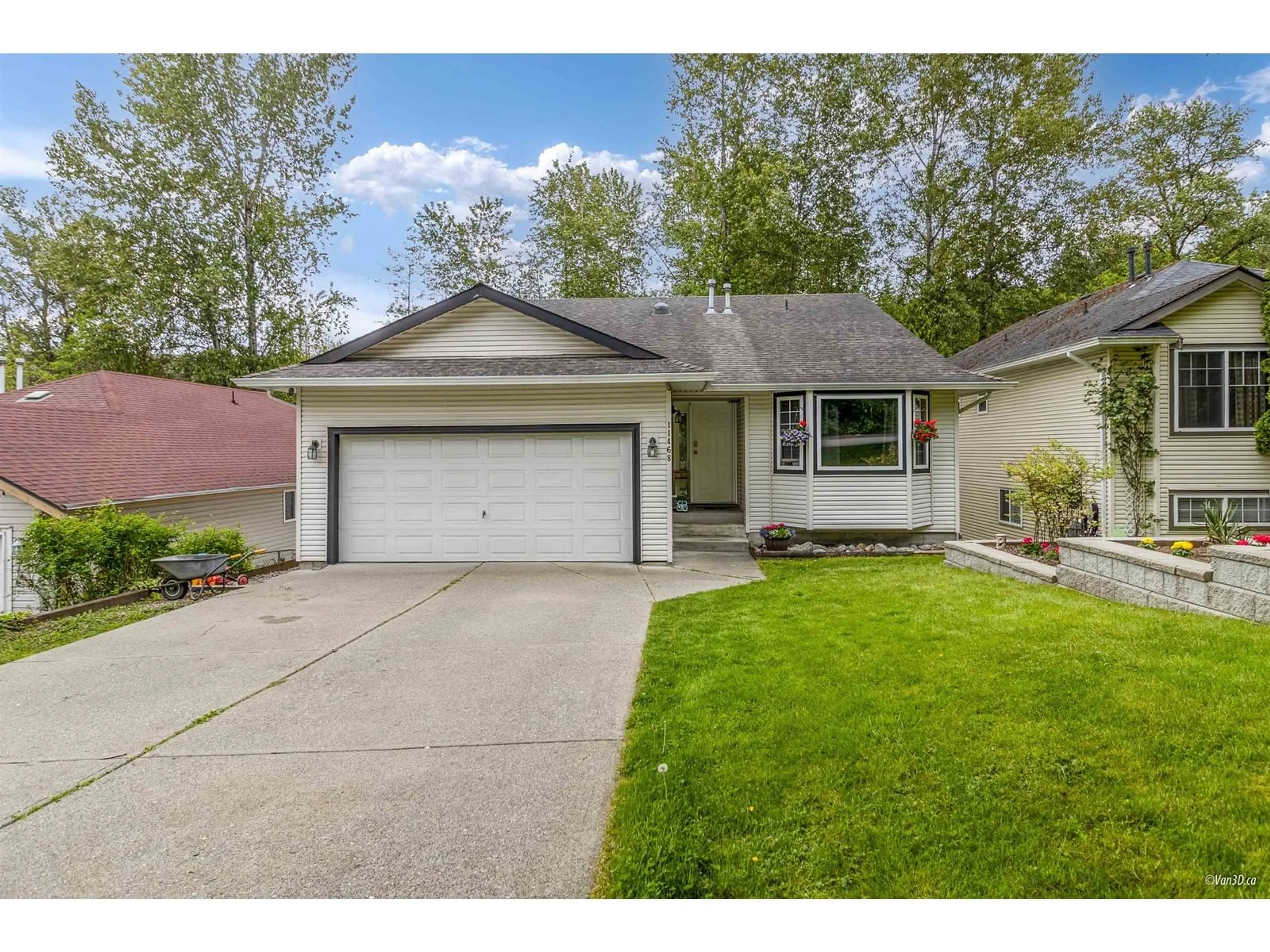 Home with vinyl exterior material, street for 11468 ROXBURGH, Surrey British Columbia V3R0W4