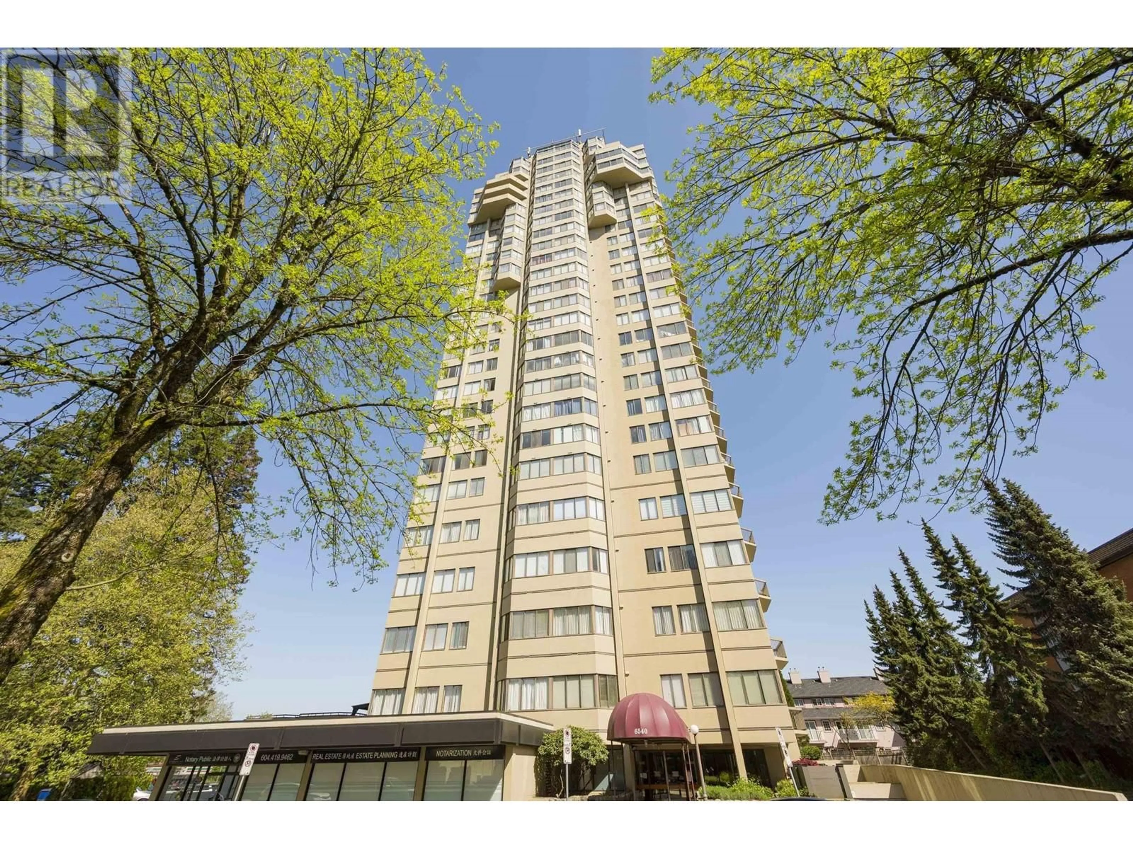 Indoor foyer for 301 - 6540 BURLINGTON AVENUE, Burnaby British Columbia V5H4G3