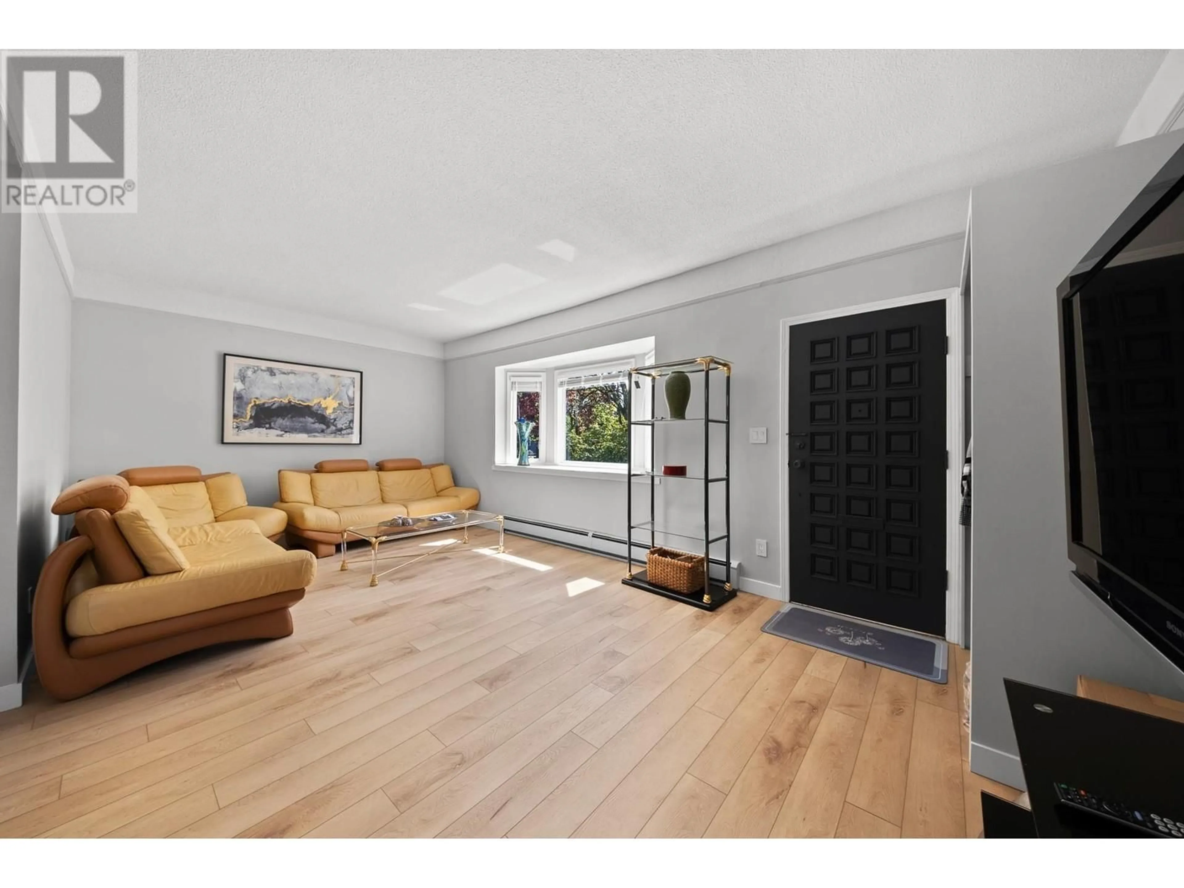 Unknown for 3099 6TH AVENUE, Vancouver British Columbia V6K1X4