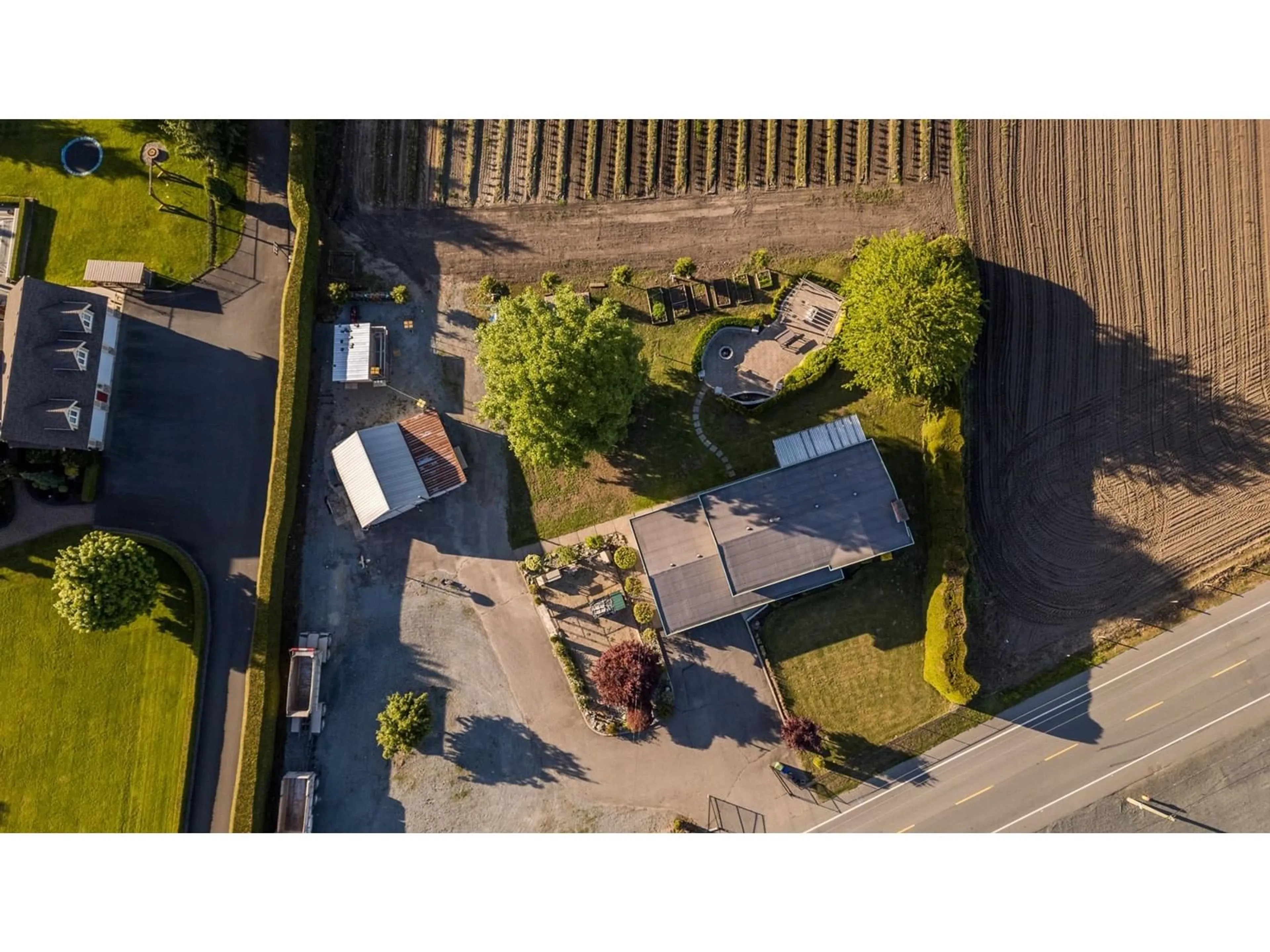 A pic from outside/outdoor area/front of a property/back of a property/a pic from drone, street for 42505 YALE ROAD, Sardis - Greendale British Columbia V2R4J4