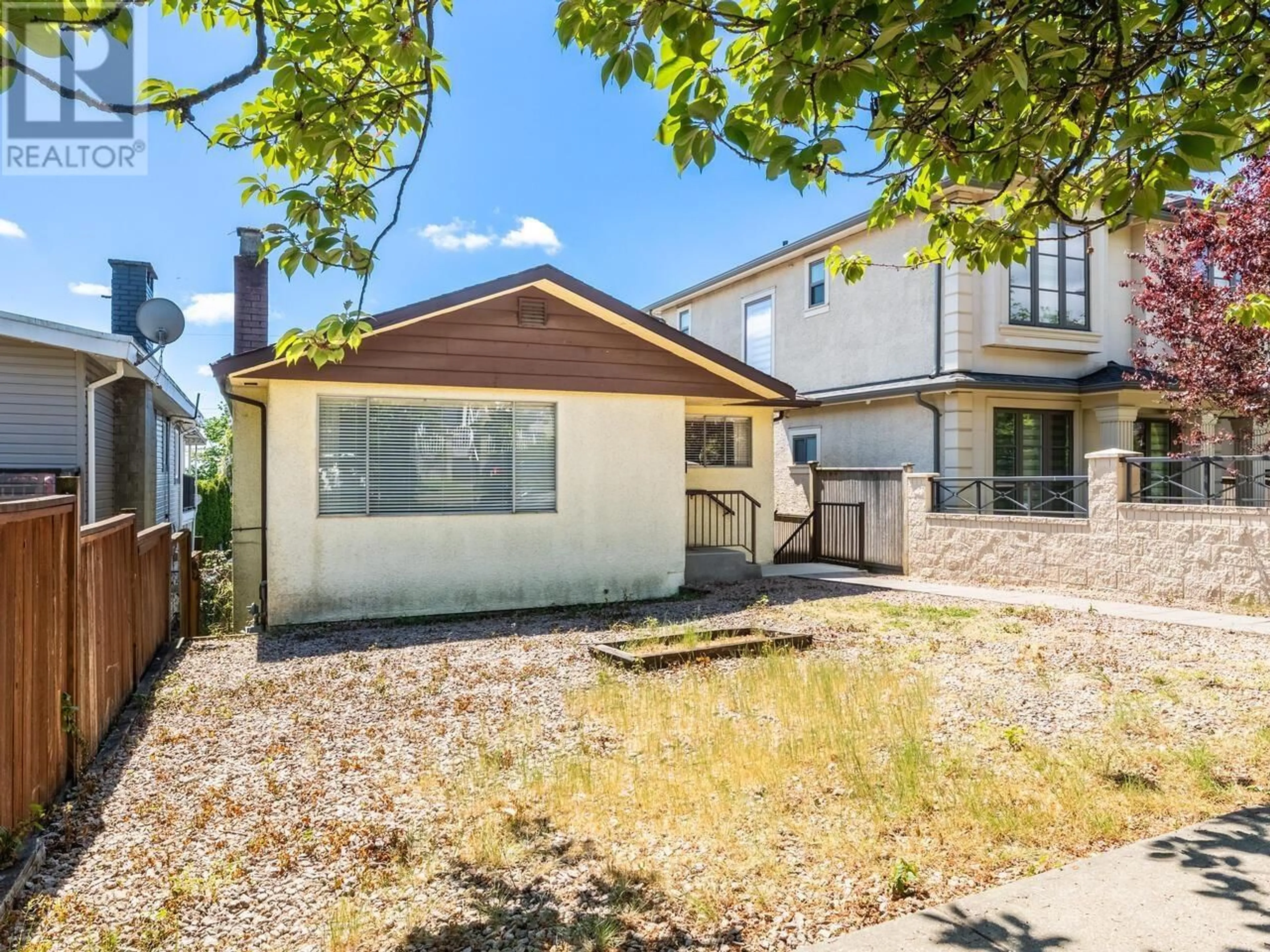 A pic from outside/outdoor area/front of a property/back of a property/a pic from drone, street for 1066 63RD AVENUE, Vancouver British Columbia V5X2L1