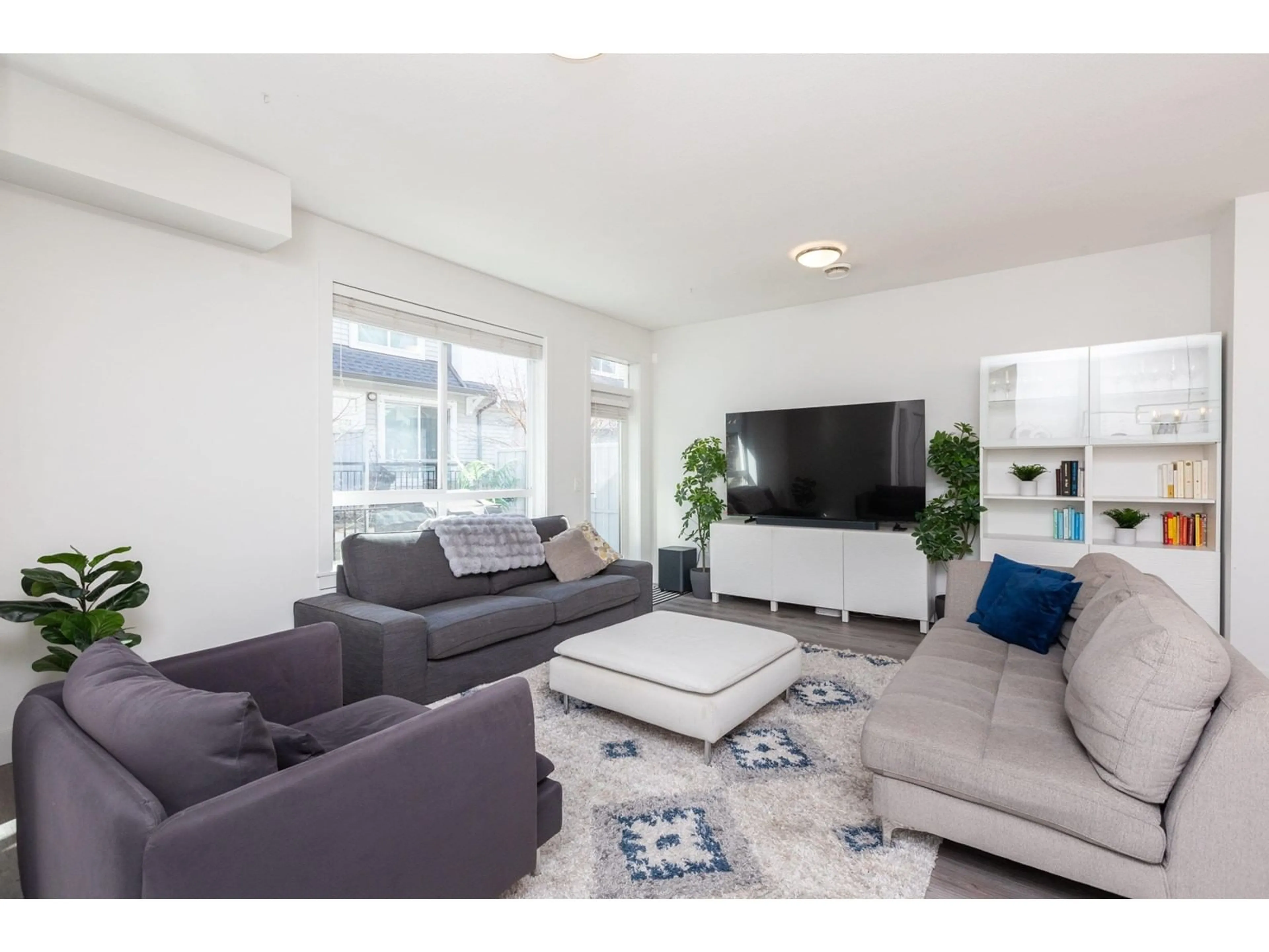 Living room with furniture, unknown for 74 - 9718 161A, Surrey British Columbia V4N6S7