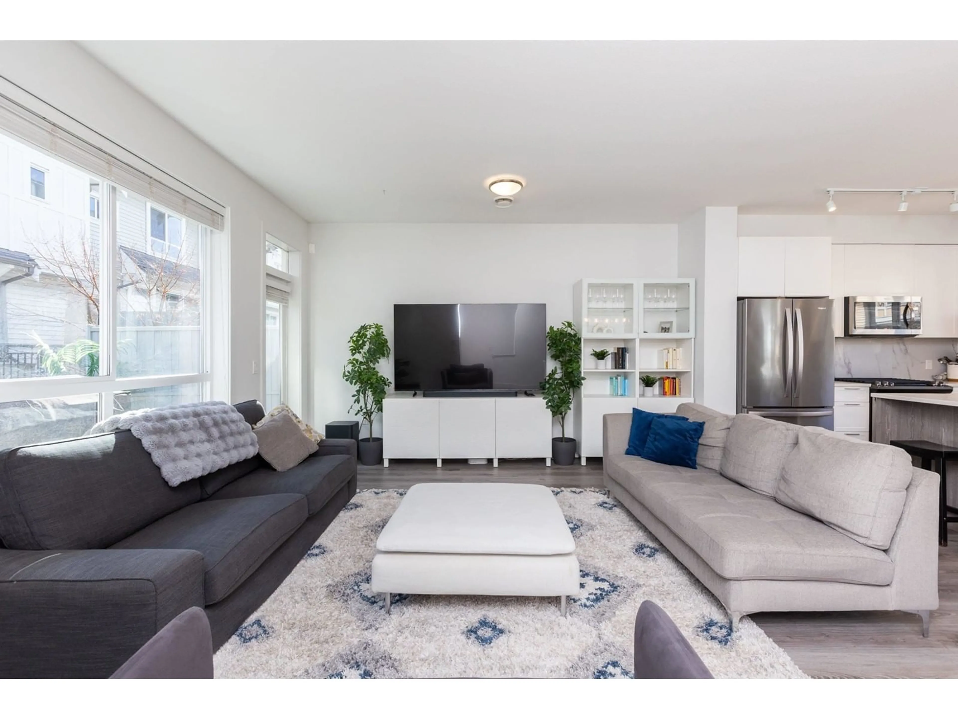 Living room with furniture, unknown for 74 - 9718 161A, Surrey British Columbia V4N6S7