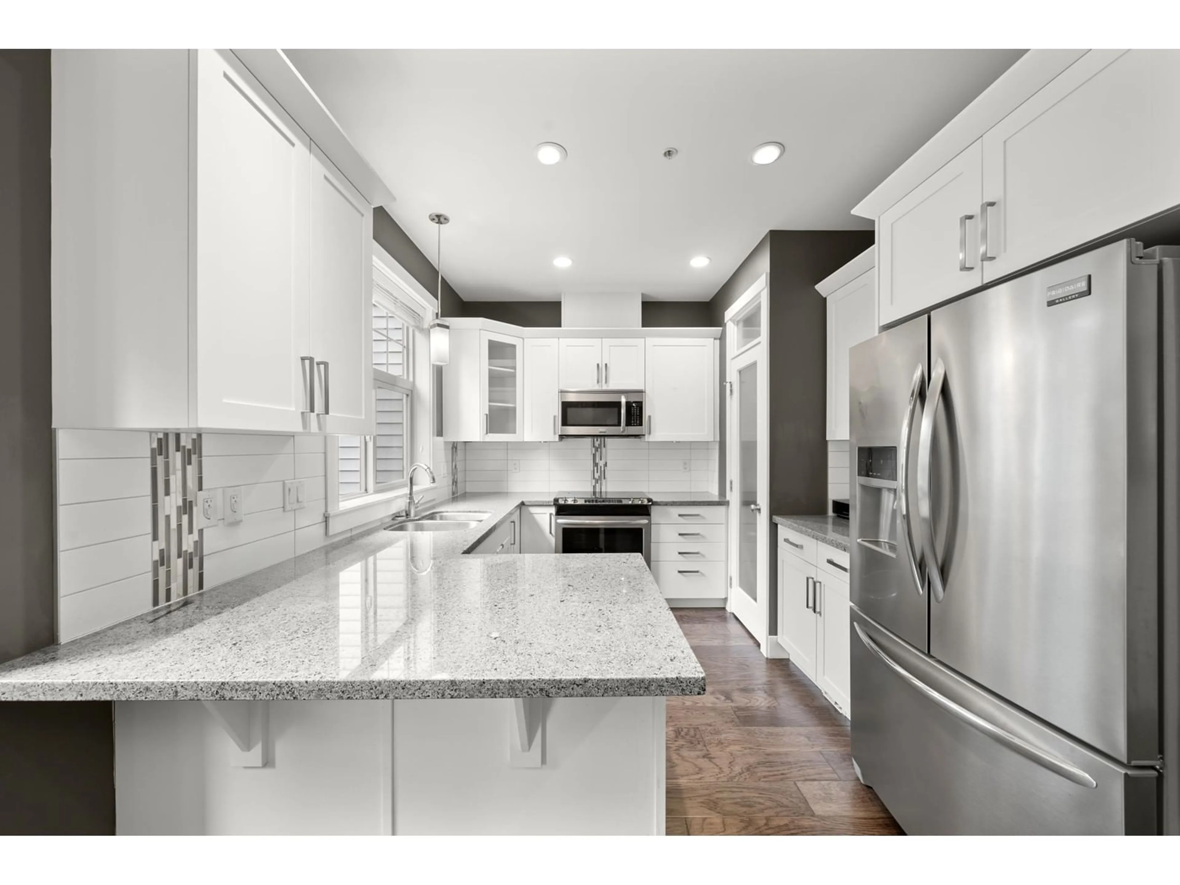 Contemporary kitchen, ceramic/tile floor for 41 - 35298 MARSHALL, Abbotsford British Columbia V3G0E2