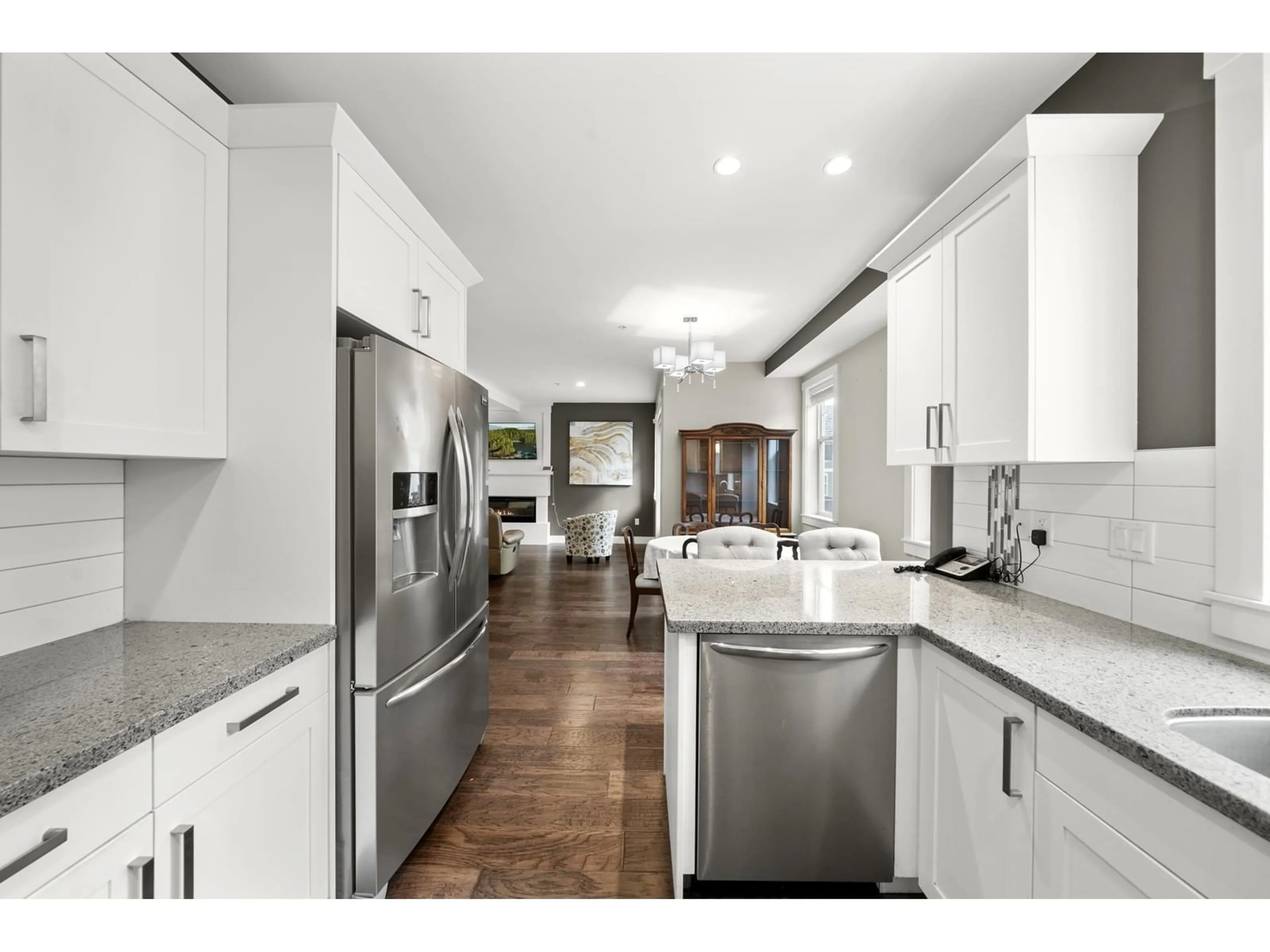 Open concept kitchen, ceramic/tile floor for 41 - 35298 MARSHALL, Abbotsford British Columbia V3G0E2
