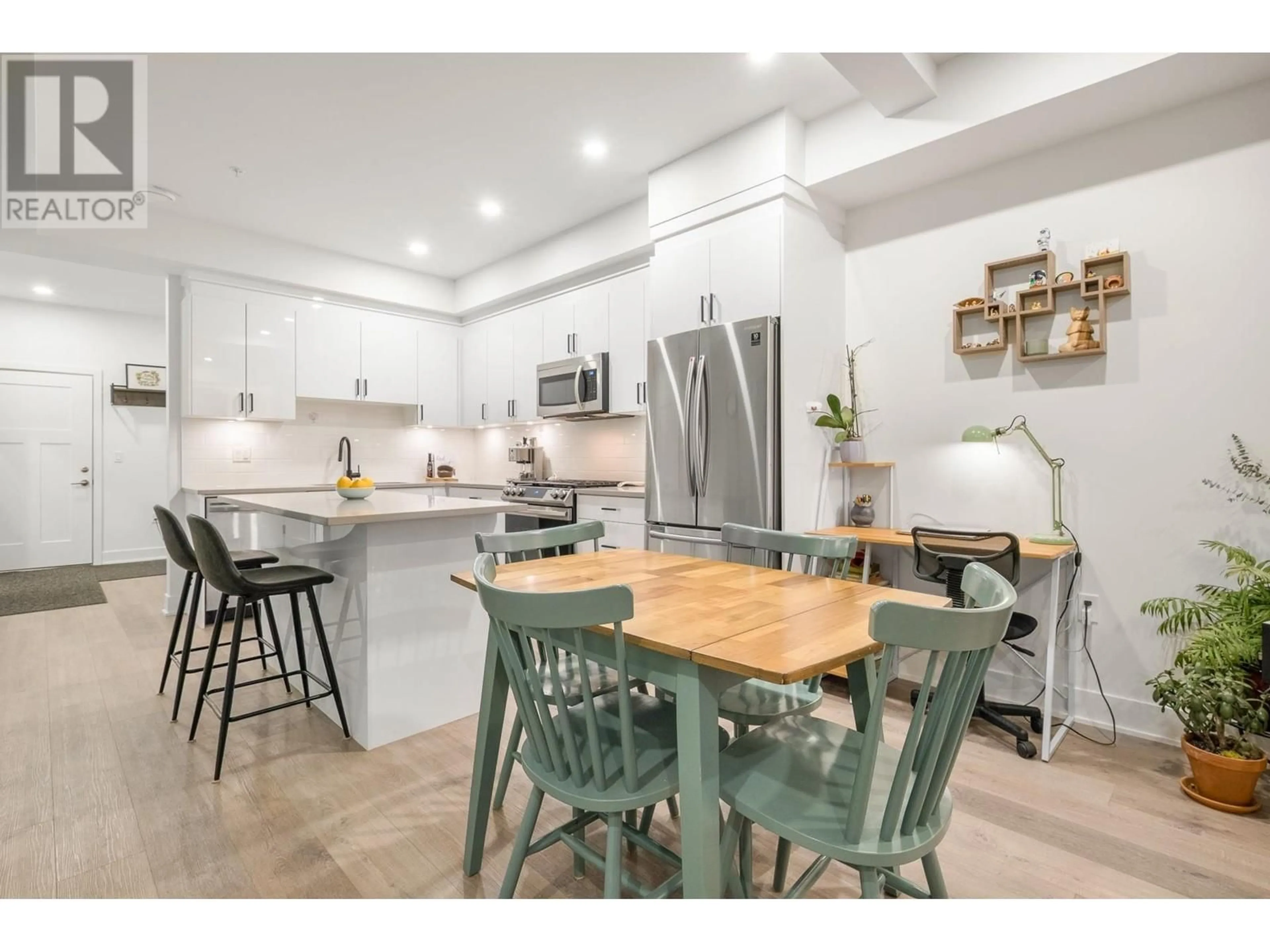 Open concept kitchen, unknown for 203 - 37808 THIRD AVENUE, Squamish British Columbia V8B1B9