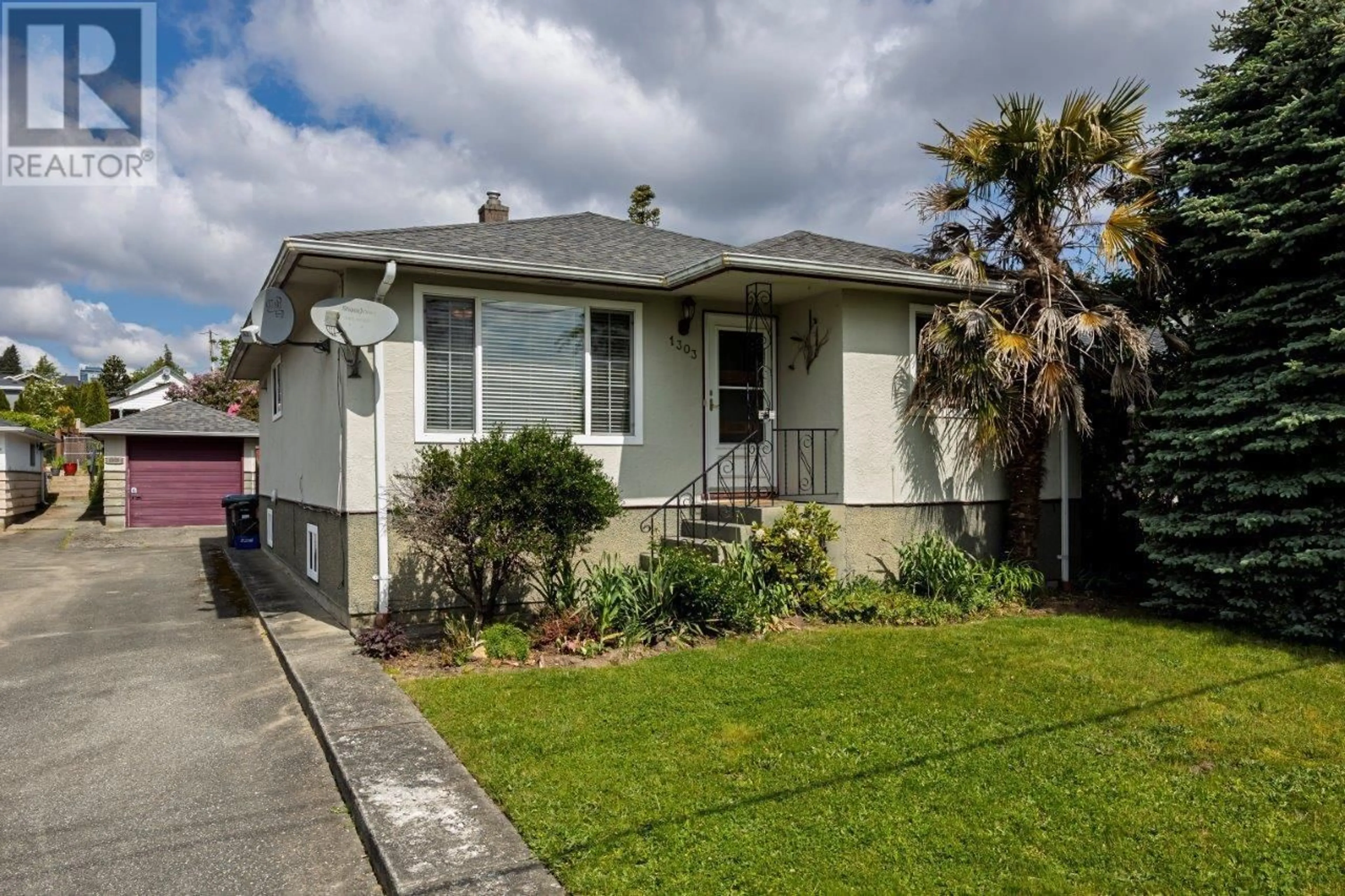 Home with vinyl exterior material, street for 1303 EDINBURGH STREET, New Westminster British Columbia V3M2W1