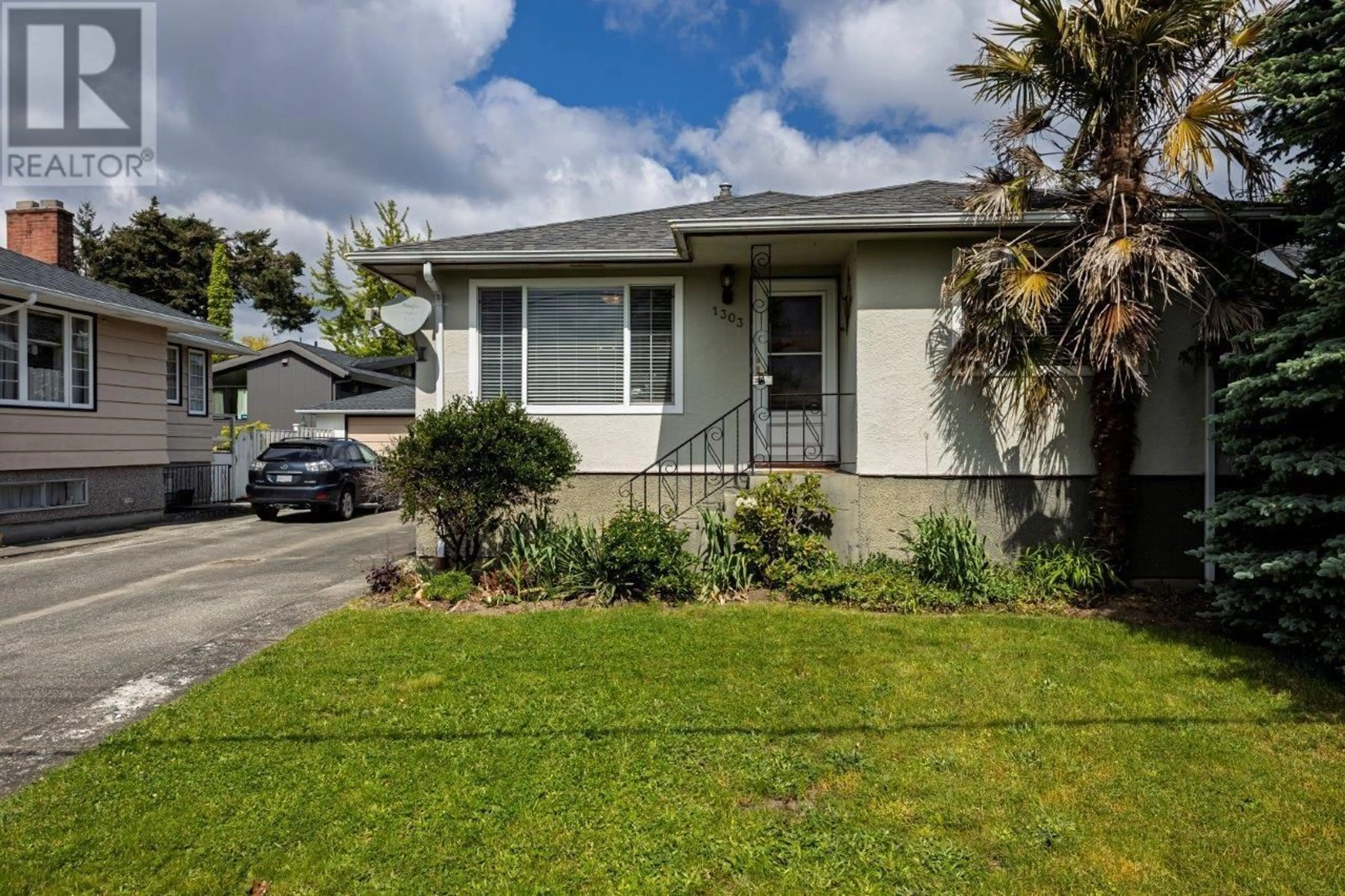 Home with vinyl exterior material, street for 1303 EDINBURGH STREET, New Westminster British Columbia V3M2W1