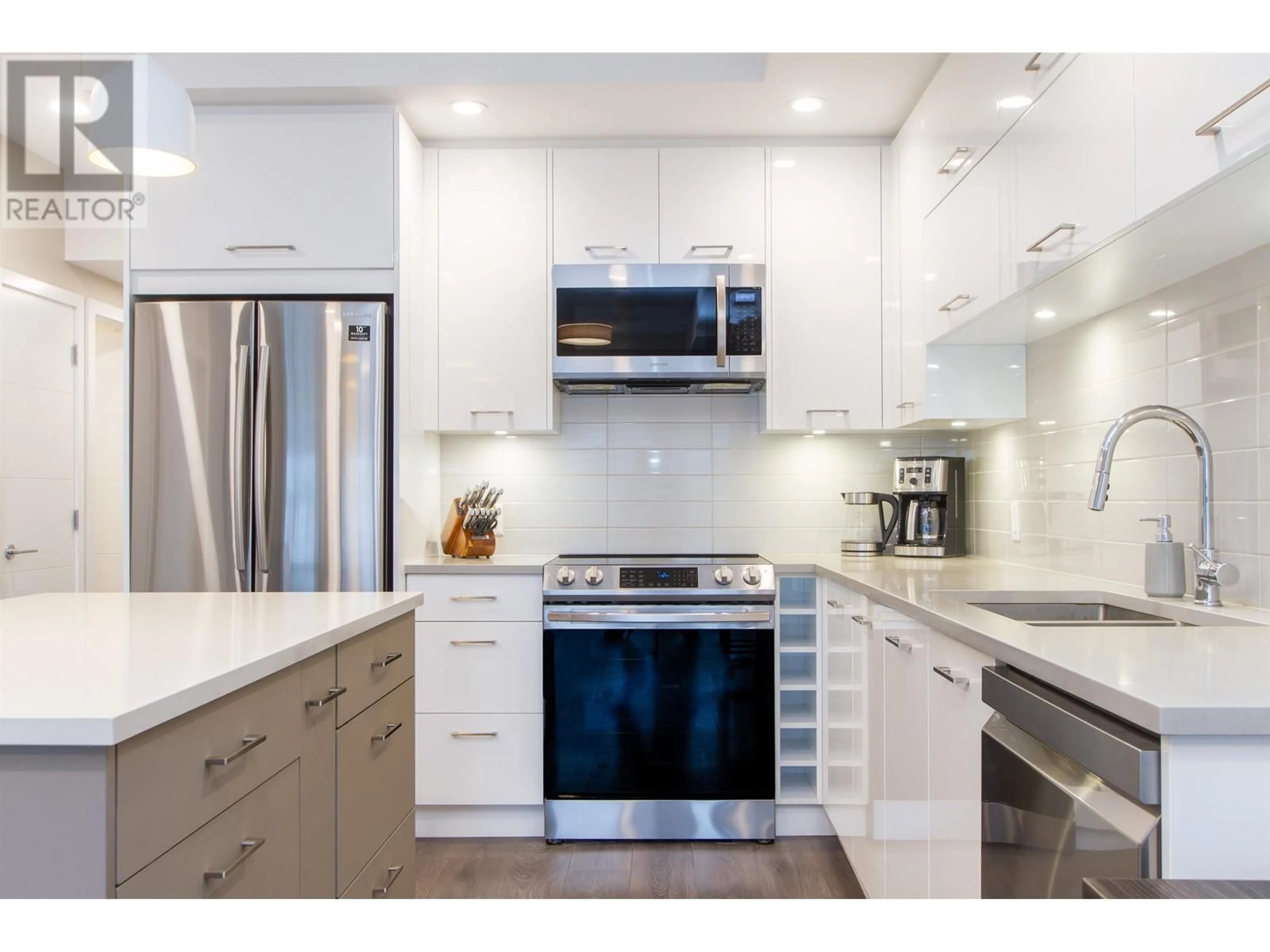 Contemporary kitchen, ceramic/tile floor for 304 - 38033 SECOND AVENUE, Squamish British Columbia V8B0C4