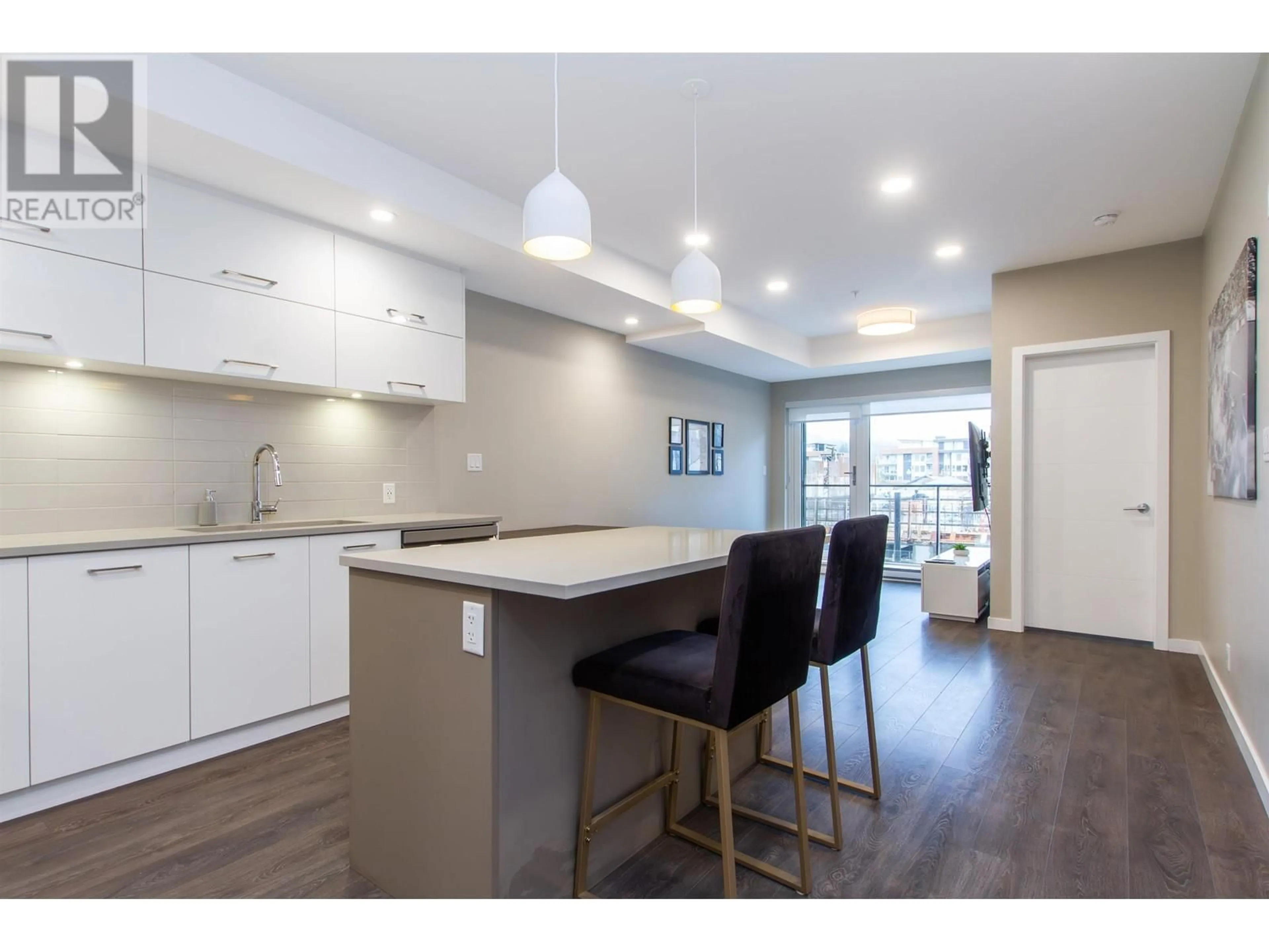 Open concept kitchen, wood/laminate floor for 304 - 38033 SECOND AVENUE, Squamish British Columbia V8B0C4