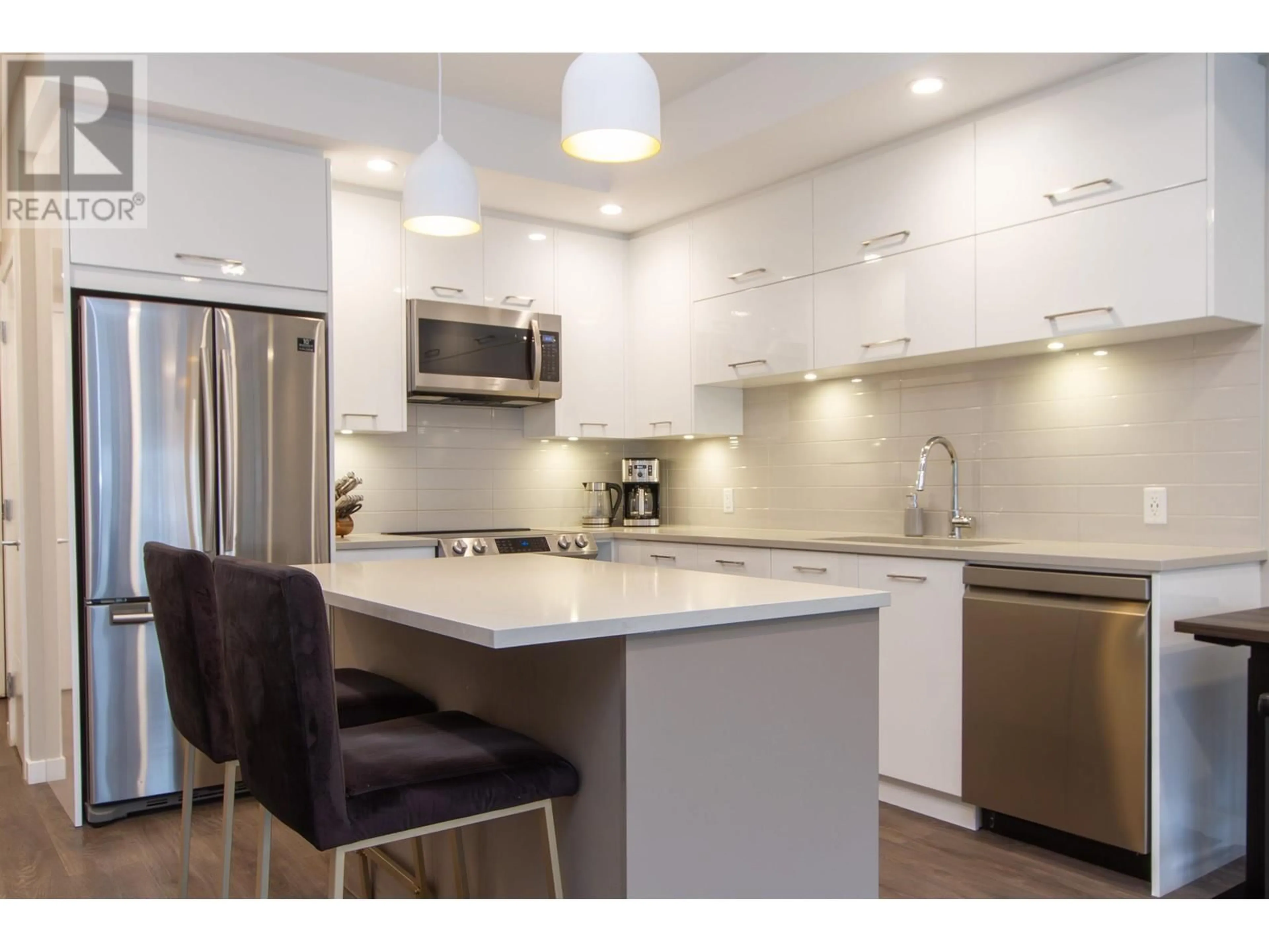 Open concept kitchen, unknown for 304 - 38033 SECOND AVENUE, Squamish British Columbia V8B0C4