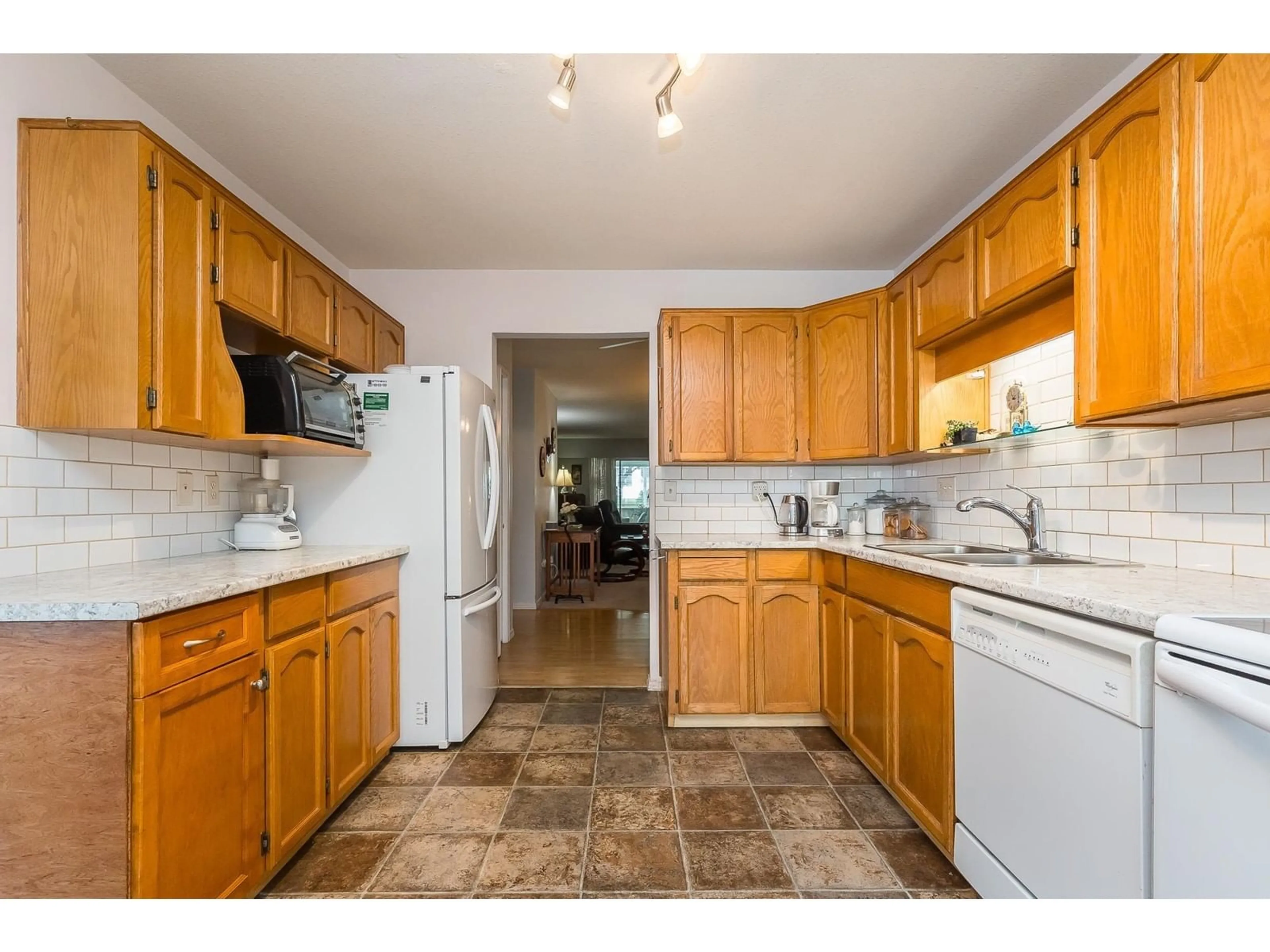 Standard kitchen, unknown for 59 - 32691 GARIBALDI, Abbotsford British Columbia V2T5T7