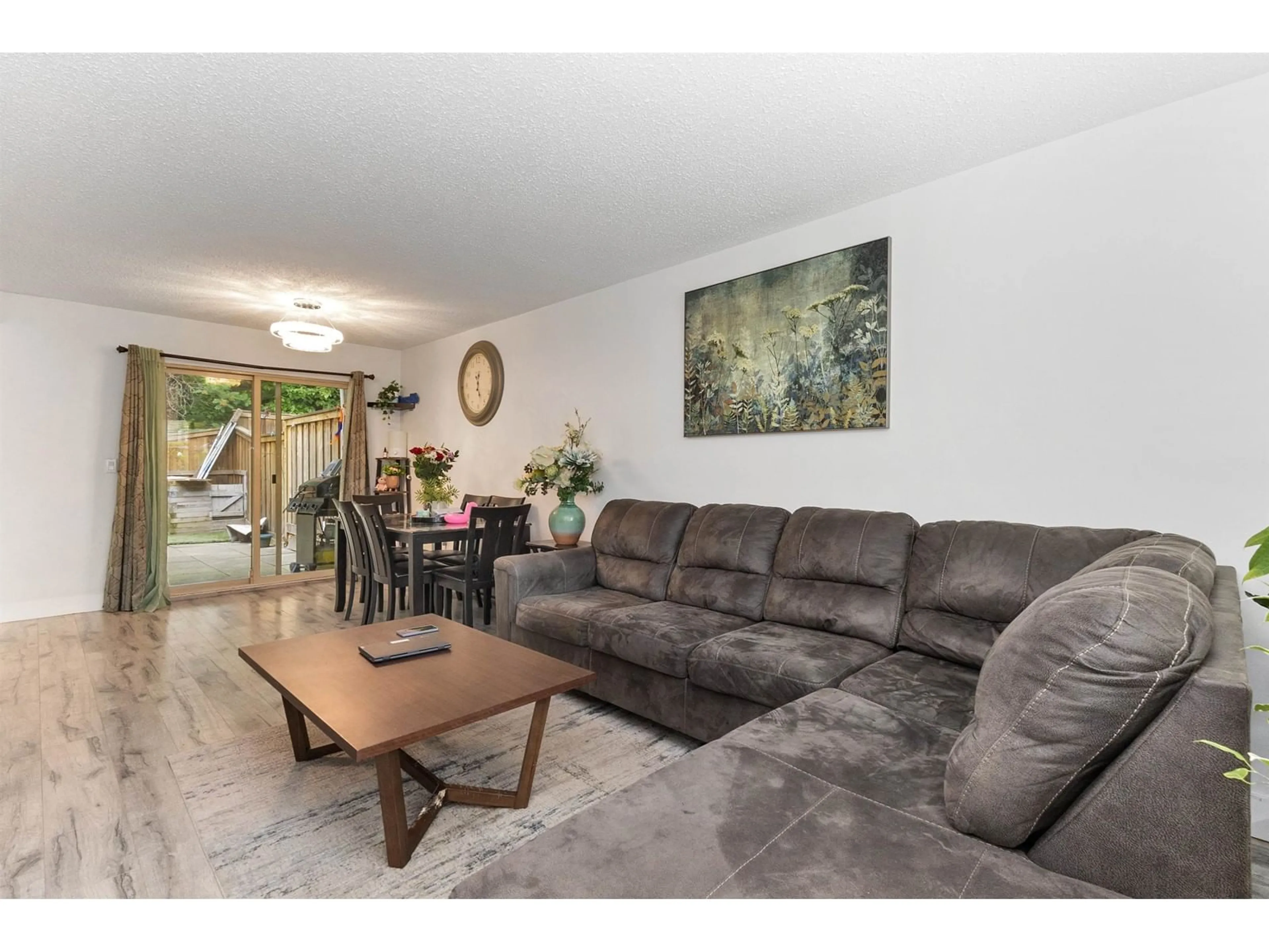 Living room with furniture, wood/laminate floor for 14 - 3075 TRETHEWEY, Abbotsford British Columbia V2T3R4