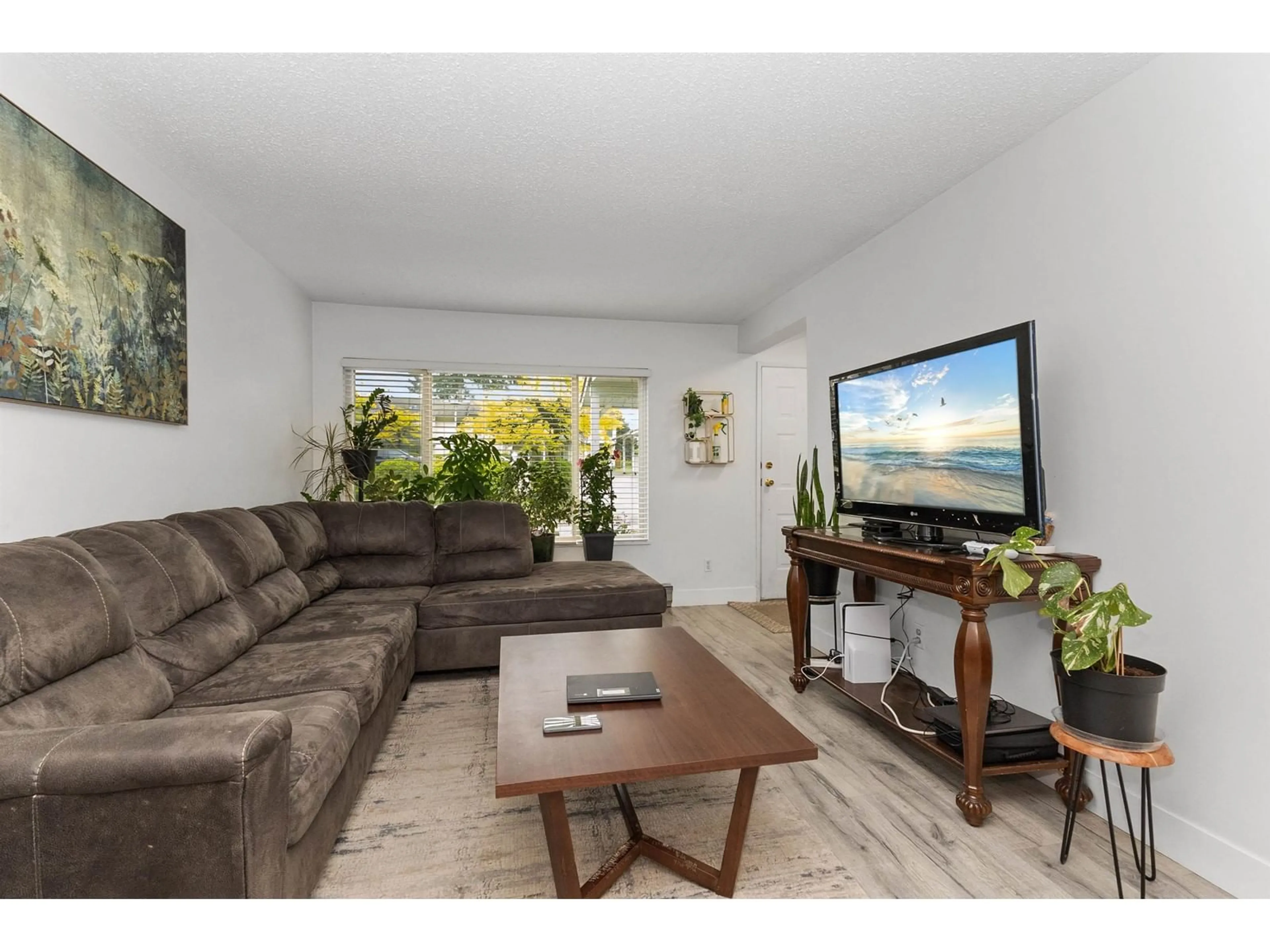 Living room with furniture, unknown for 14 - 3075 TRETHEWEY, Abbotsford British Columbia V2T3R4