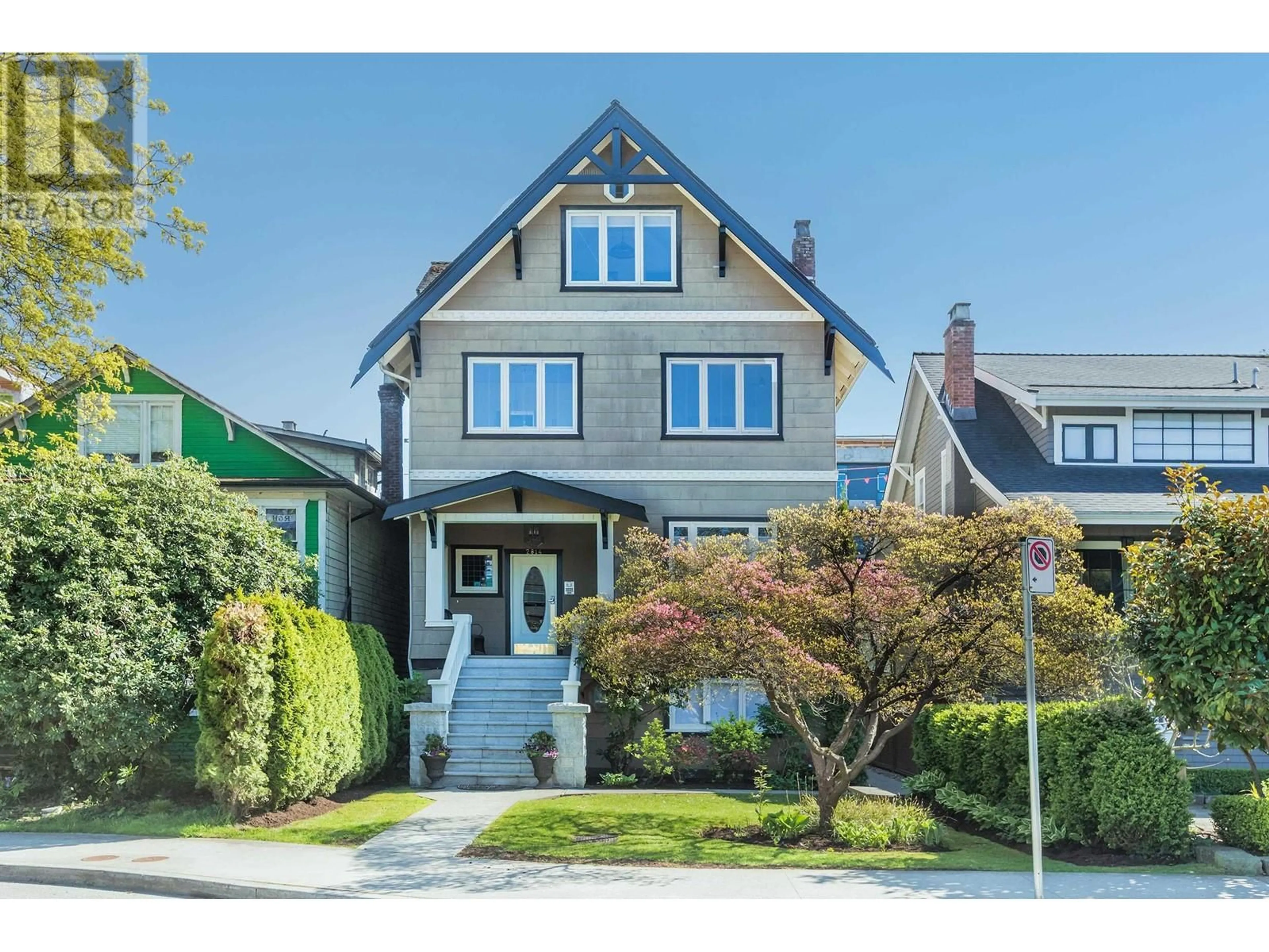 Home with vinyl exterior material, street for 2814 3RD AVENUE, Vancouver British Columbia V6K1M7