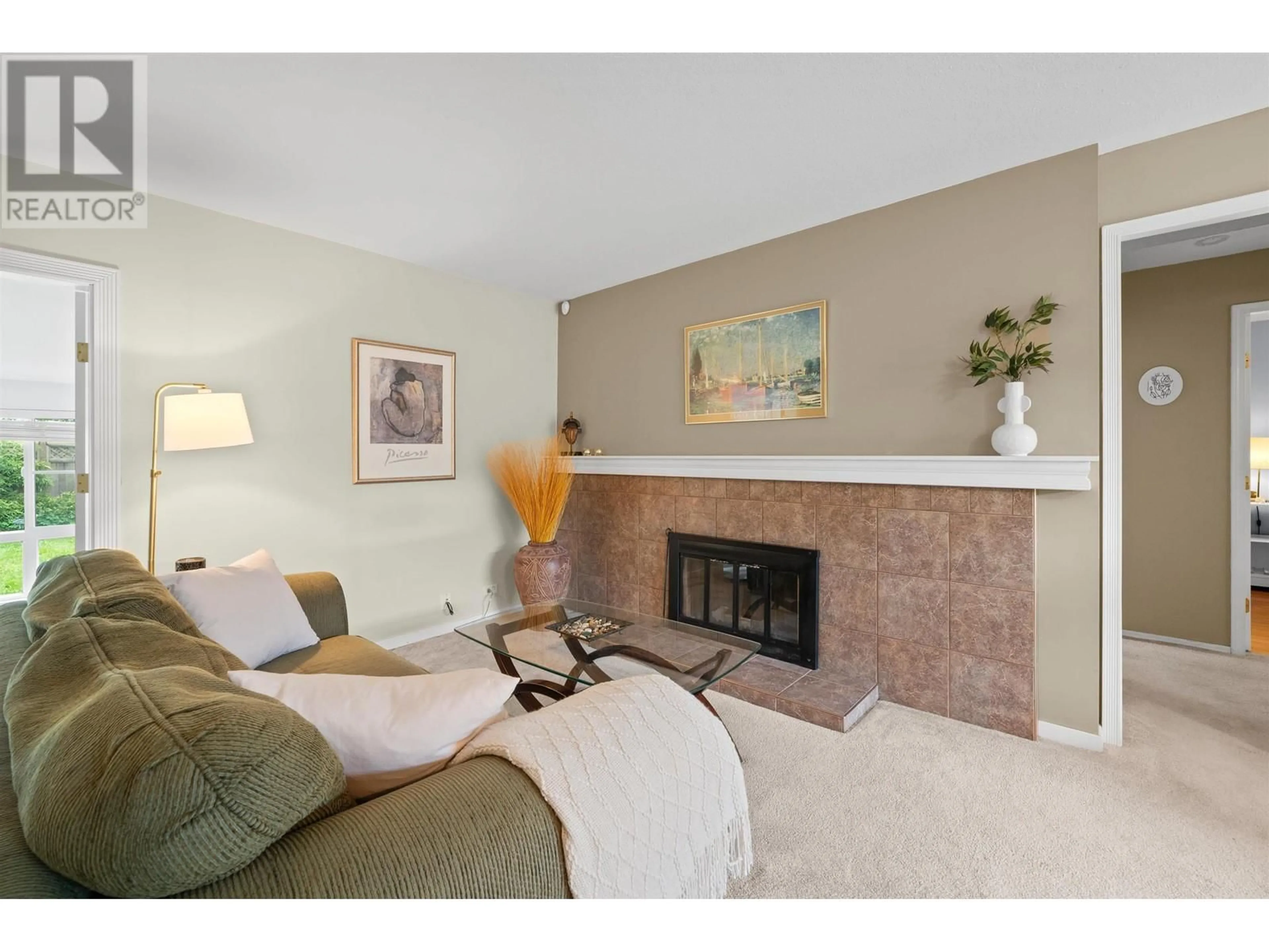 Living room with furniture, carpet floor for 1181 SILVERWOOD CRESCENT, North Vancouver British Columbia V7P1J2