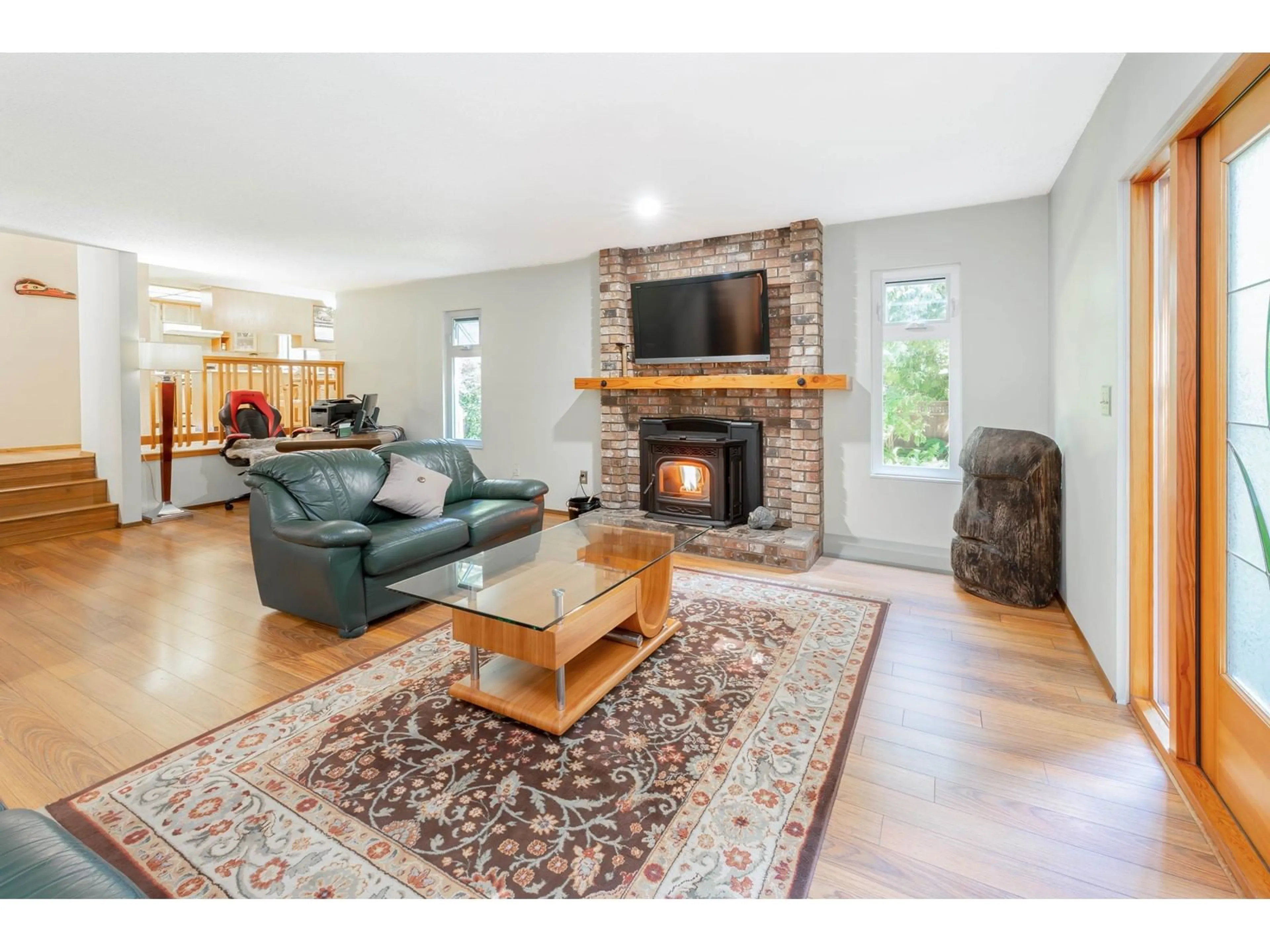 Living room with furniture, unknown for 1833 133A, Surrey British Columbia V4A7M4