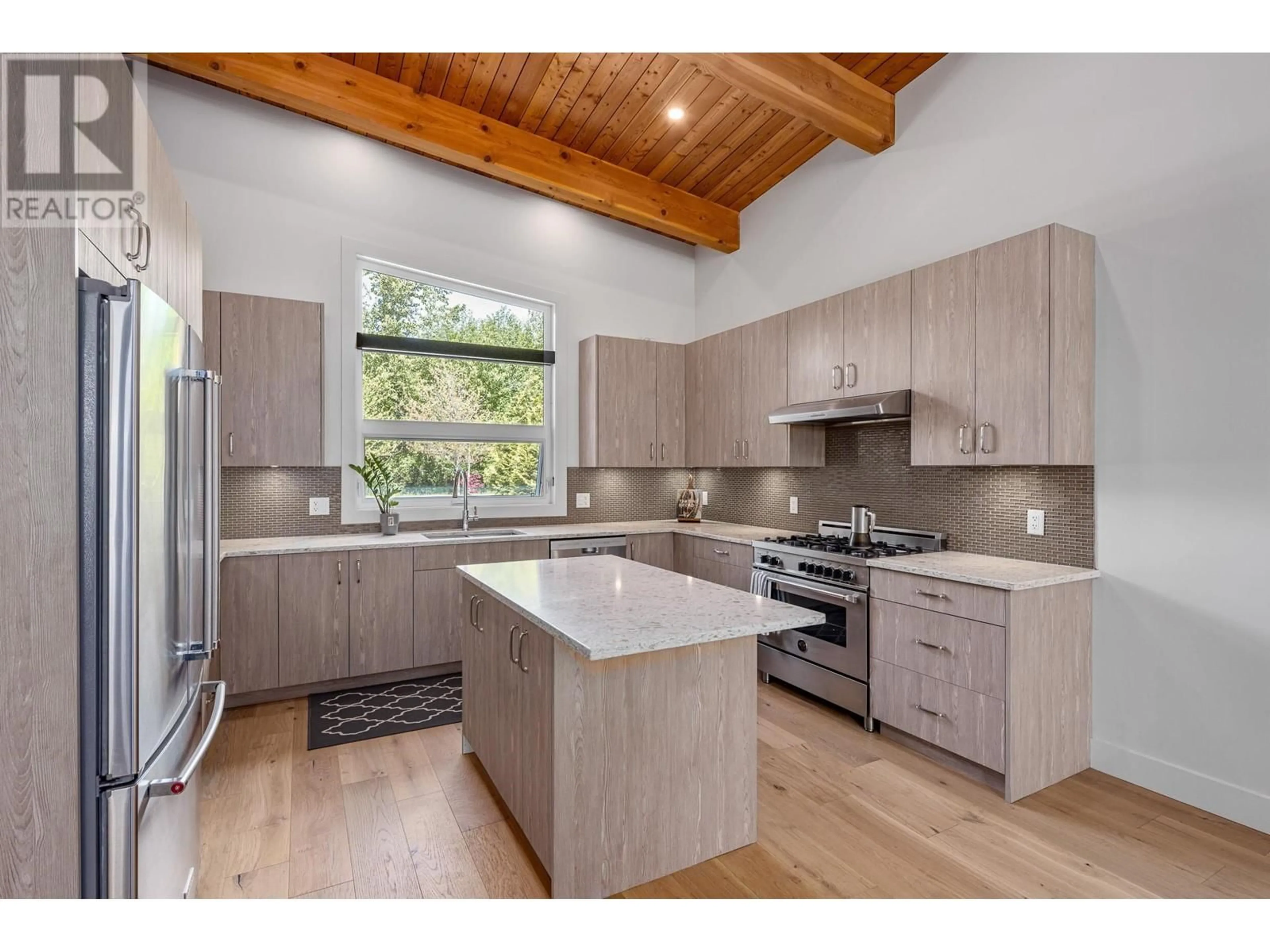 Open concept kitchen, unknown for 3308 MAMQUAM ROAD, Squamish British Columbia V8B0S6