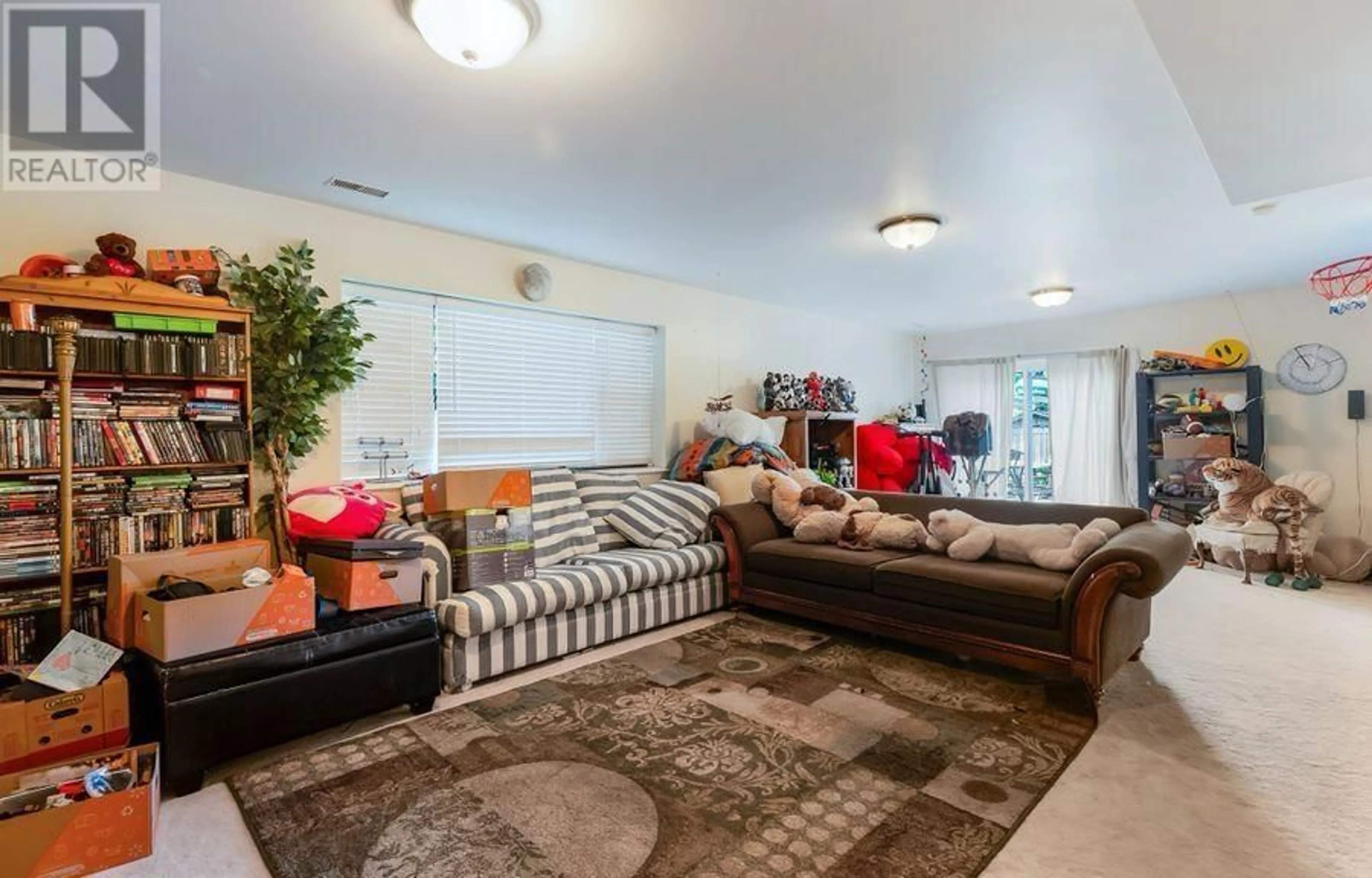 Living room with furniture, unknown for 5116 WINSKILL DRIVE, Tsawwassen British Columbia V4M2C8