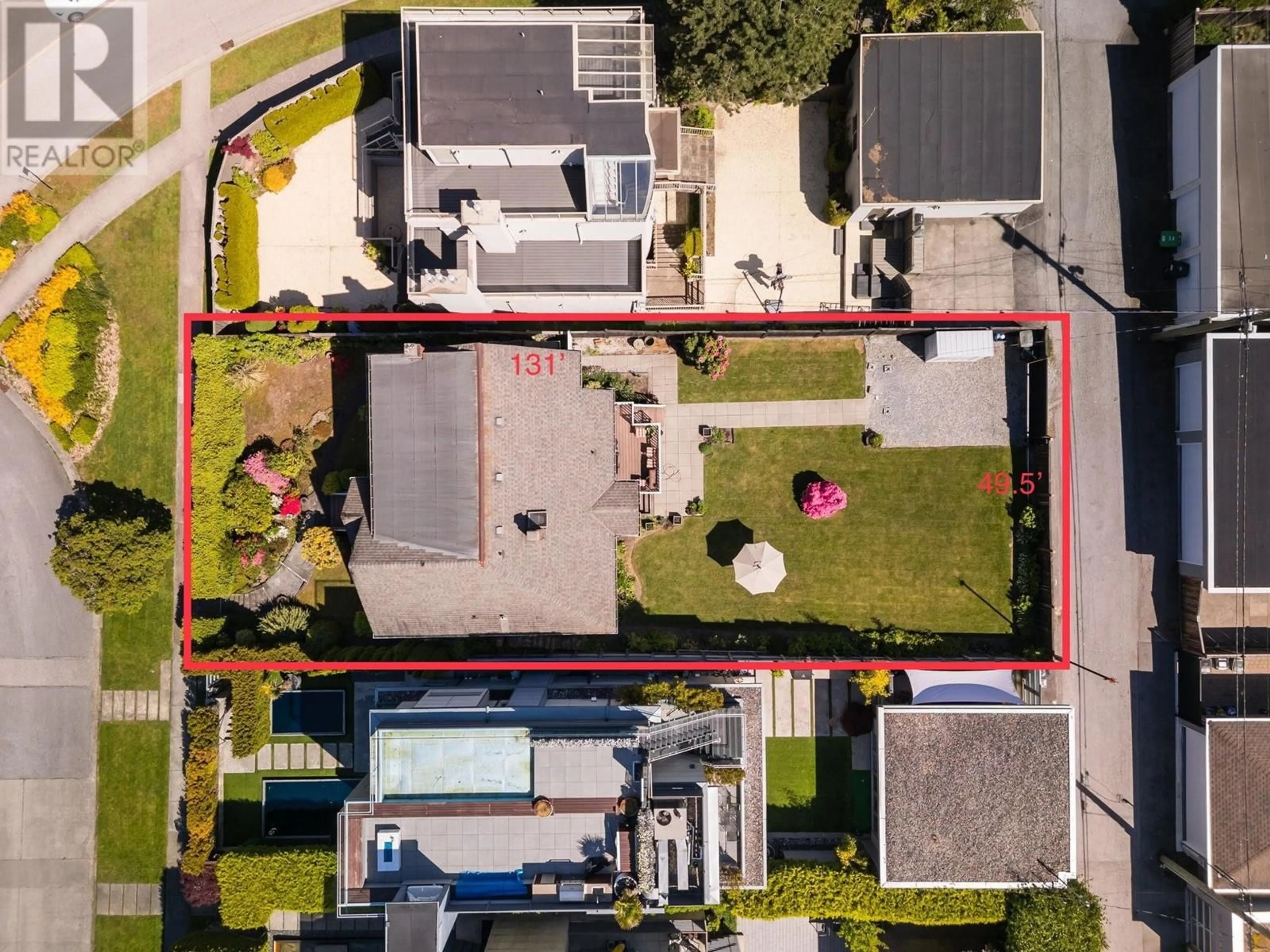 A pic from outside/outdoor area/front of a property/back of a property/a pic from drone, street for 2912 27TH AVENUE, Vancouver British Columbia V6L1W3