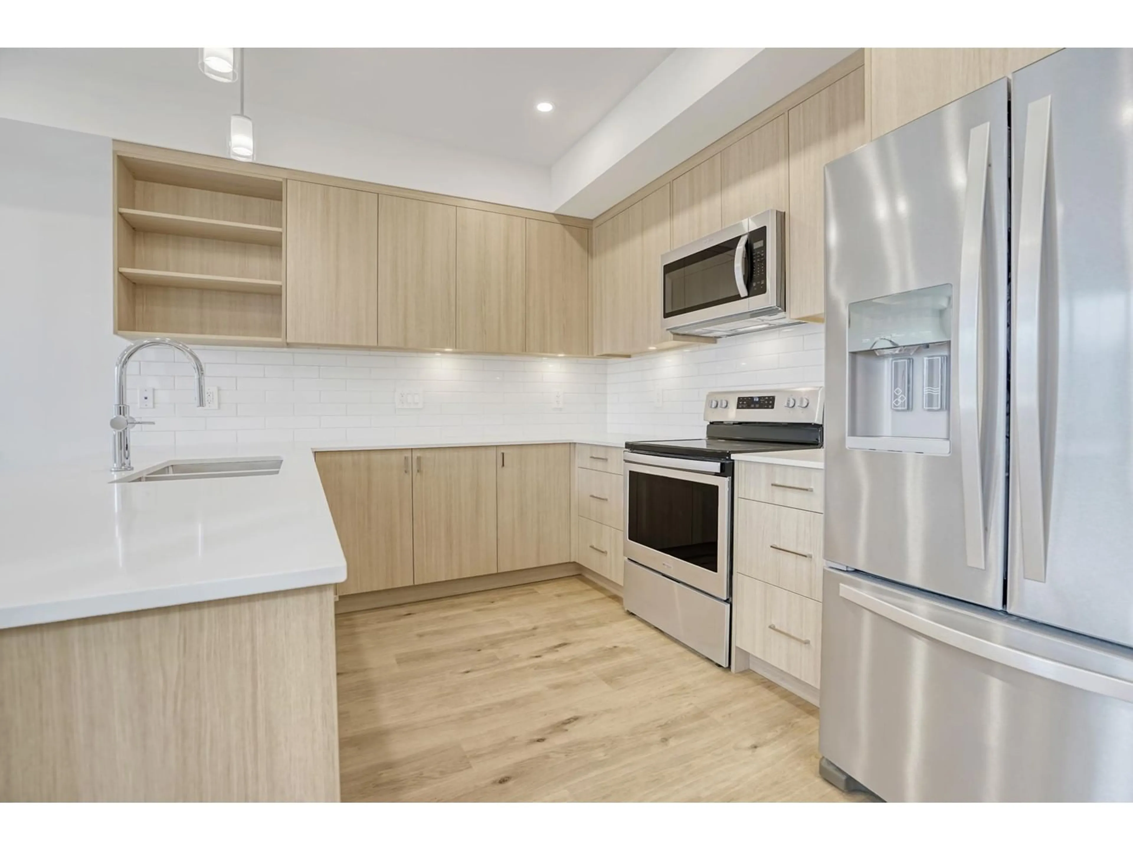 Standard kitchen, wood/laminate floor for 36 - 1928 WOODSIDE BOULEVARD, Agassiz British Columbia V0M1A1