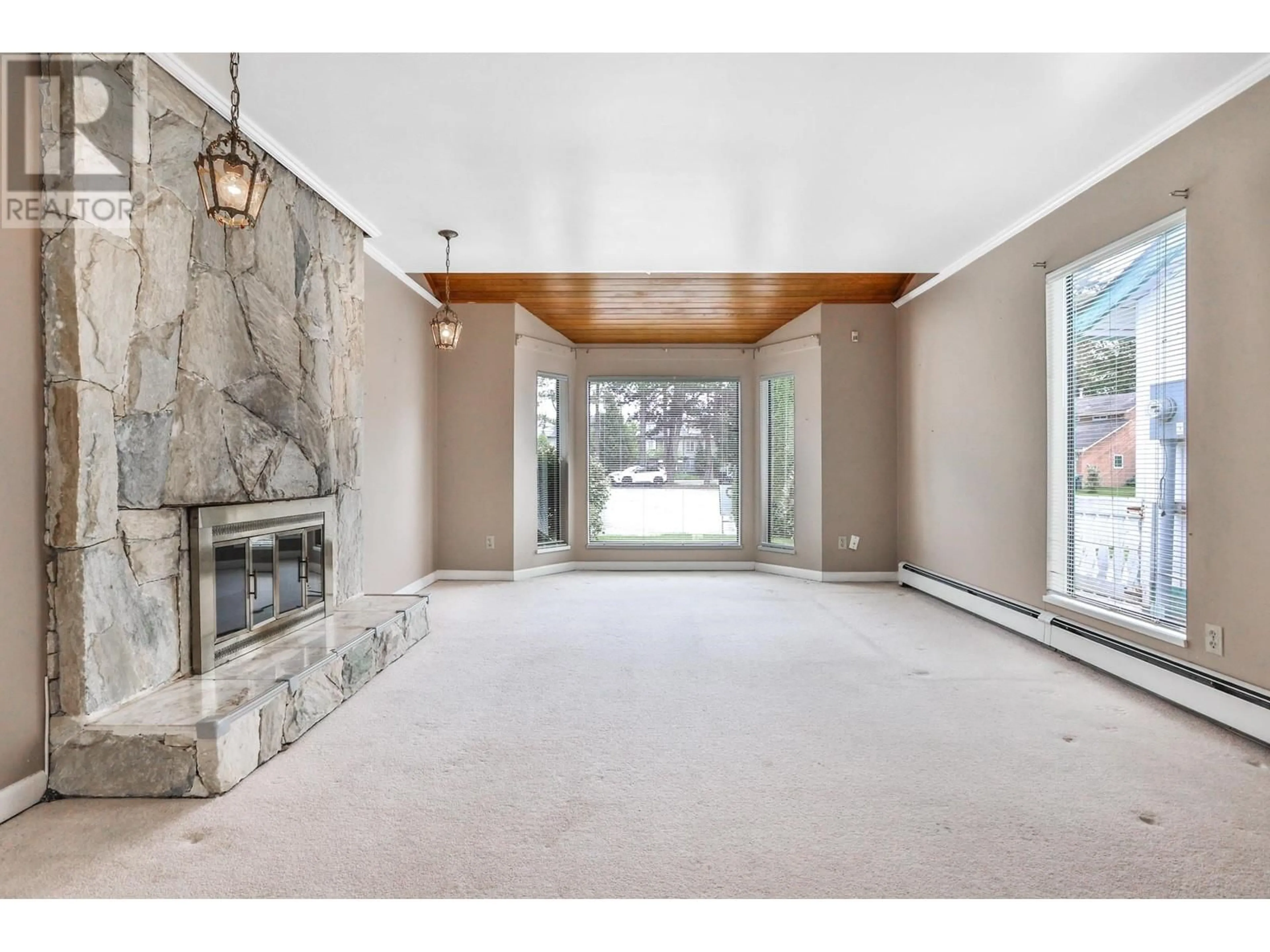 Indoor foyer for 9811 GILBERT CRESCENT, Richmond British Columbia V7E1H7
