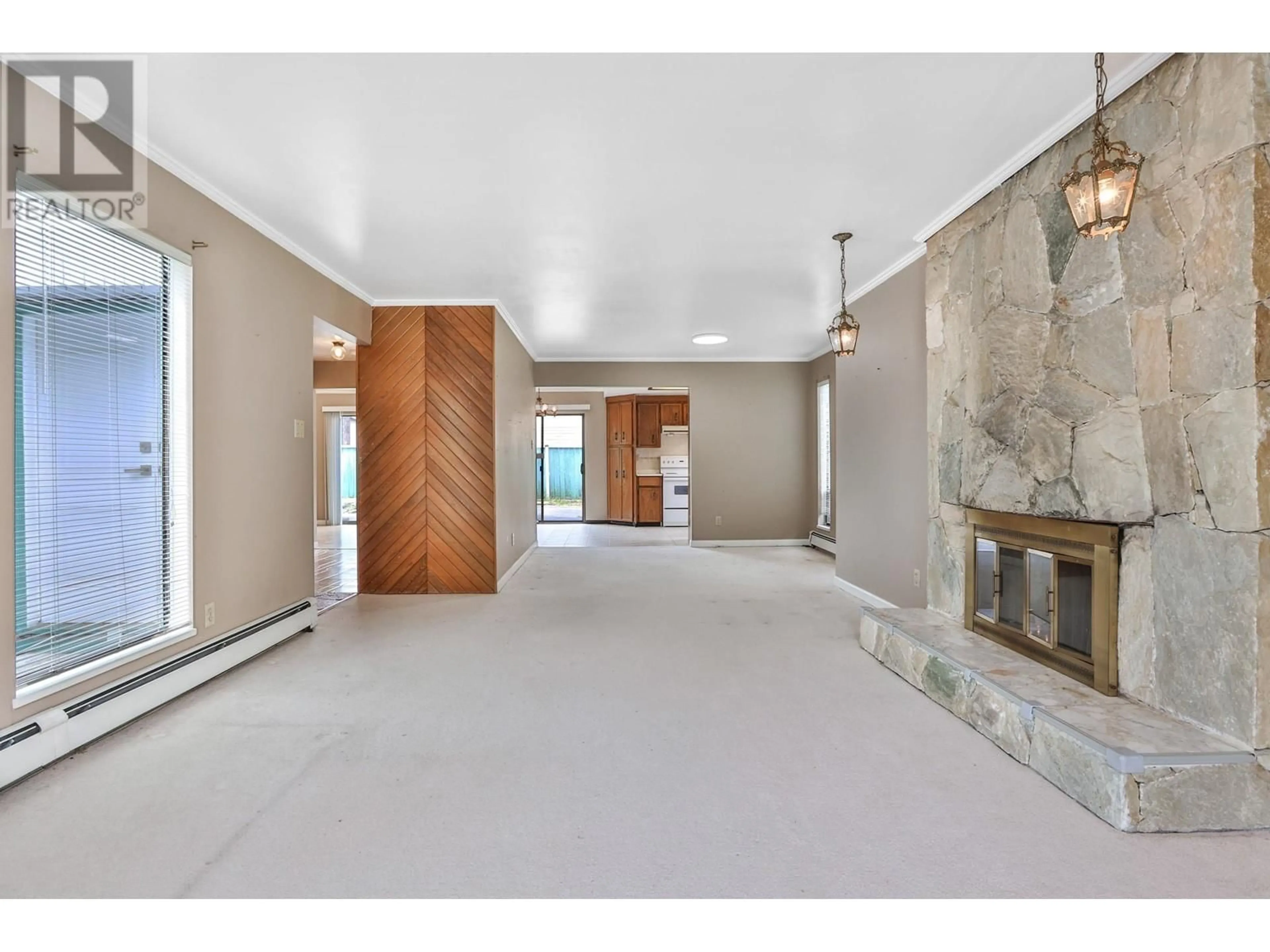 Indoor foyer for 9811 GILBERT CRESCENT, Richmond British Columbia V7E1H7