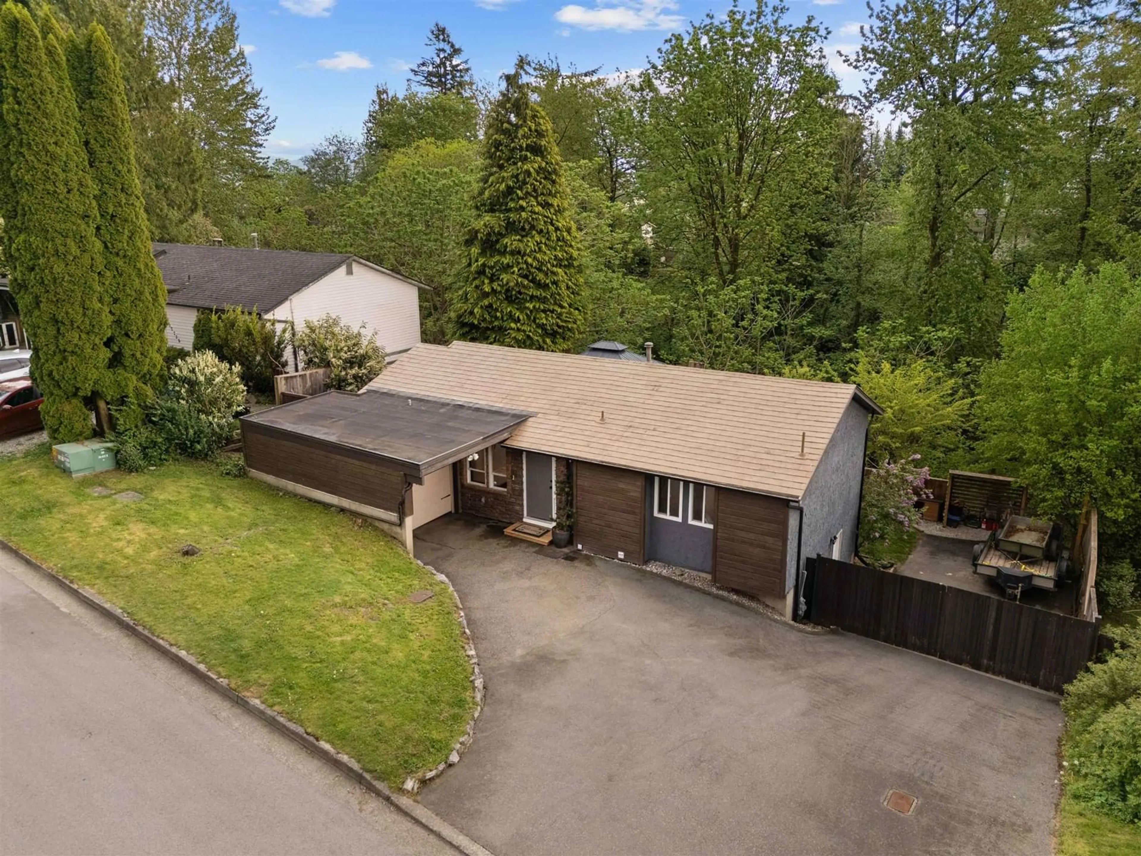 A pic from outside/outdoor area/front of a property/back of a property/a pic from drone, street for 32718 CHARNLEY, Mission British Columbia V2V5R7