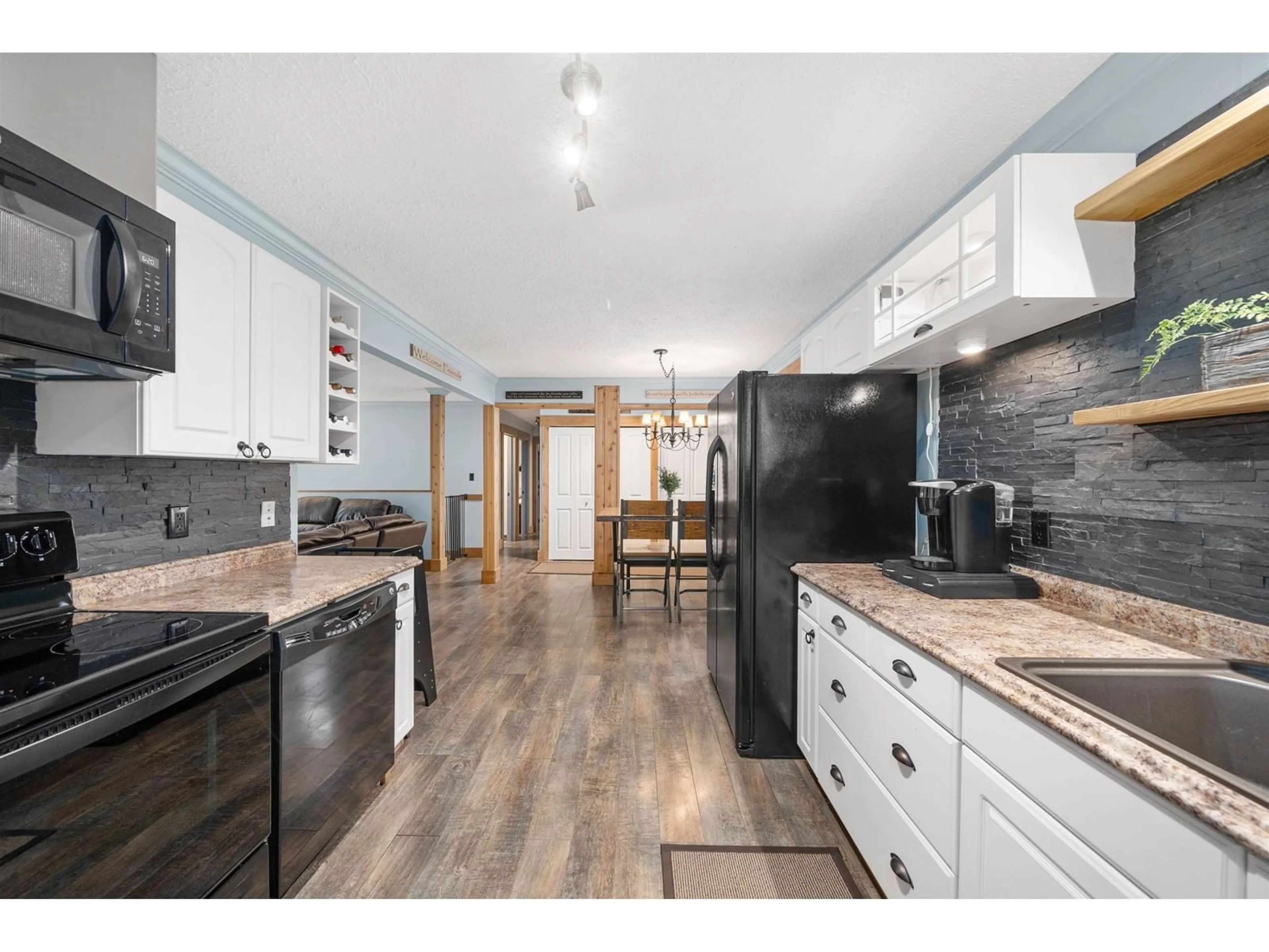 Open concept kitchen, unknown for 32718 CHARNLEY, Mission British Columbia V2V5R7