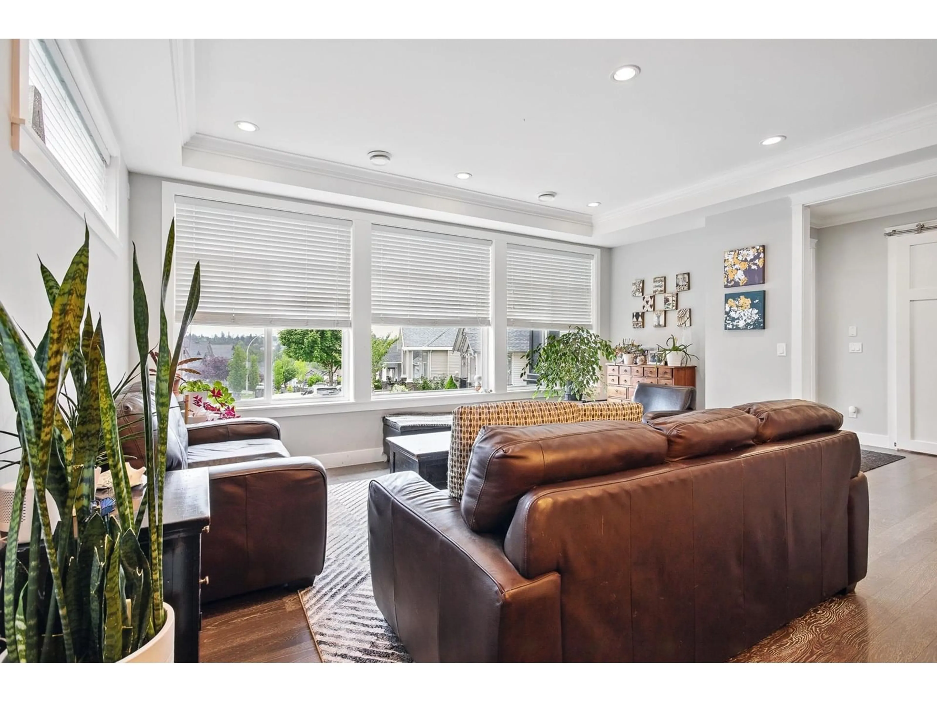 Living room with furniture, unknown for 6070 145B, Surrey British Columbia V3S4R6