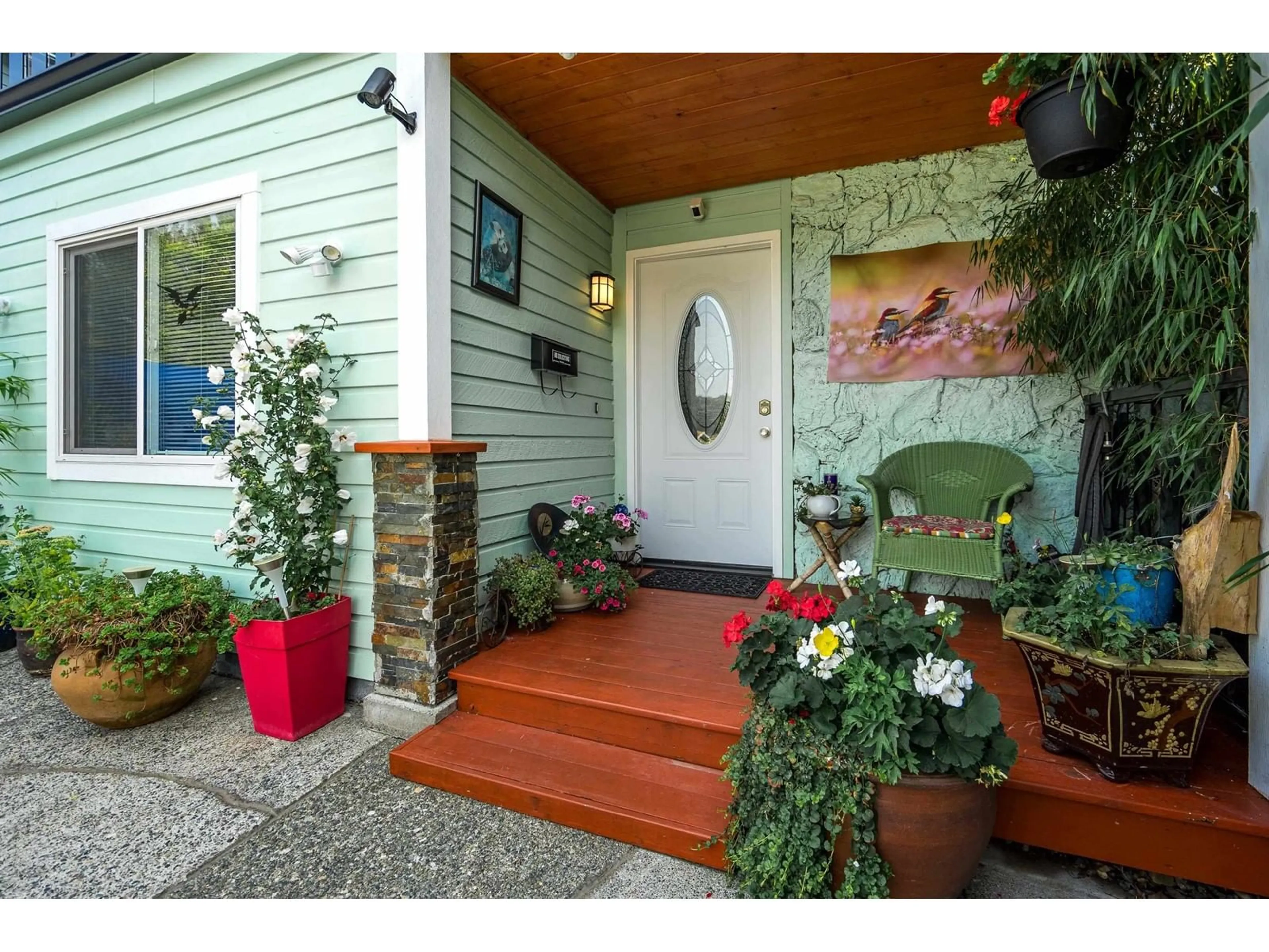 Indoor entryway for 404 BRUNEAU, Langley British Columbia V4W3K9