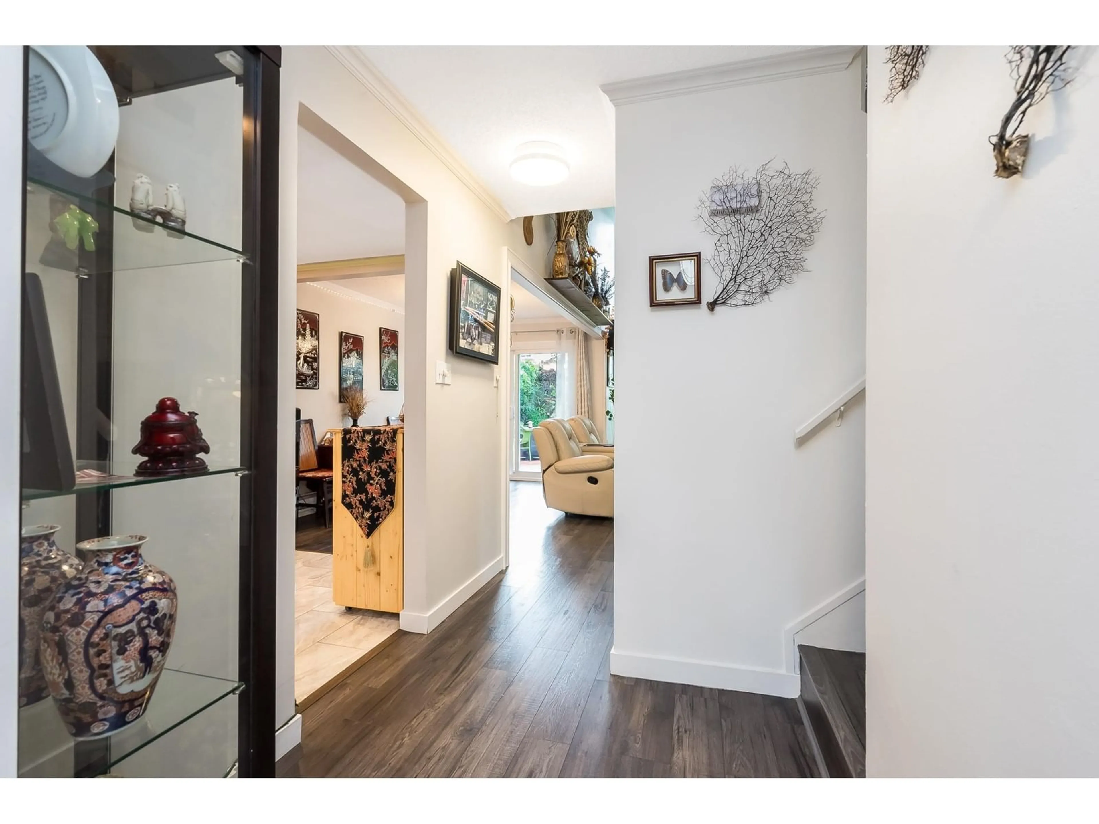 Indoor entryway for 404 BRUNEAU, Langley British Columbia V4W3K9