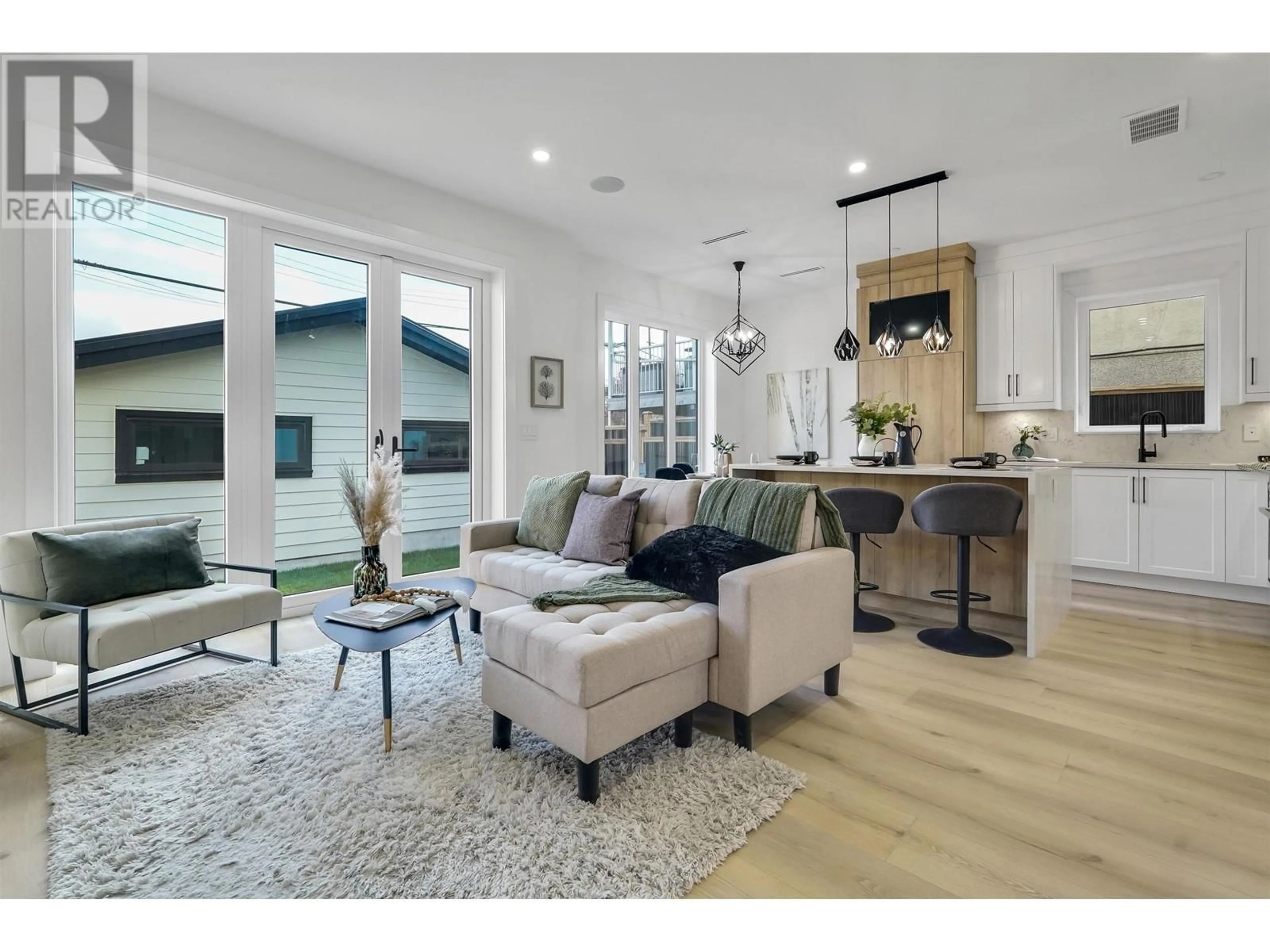 Living room with furniture, unknown for 2 - 3216 VENABLES STREET, Vancouver British Columbia V5K2S6