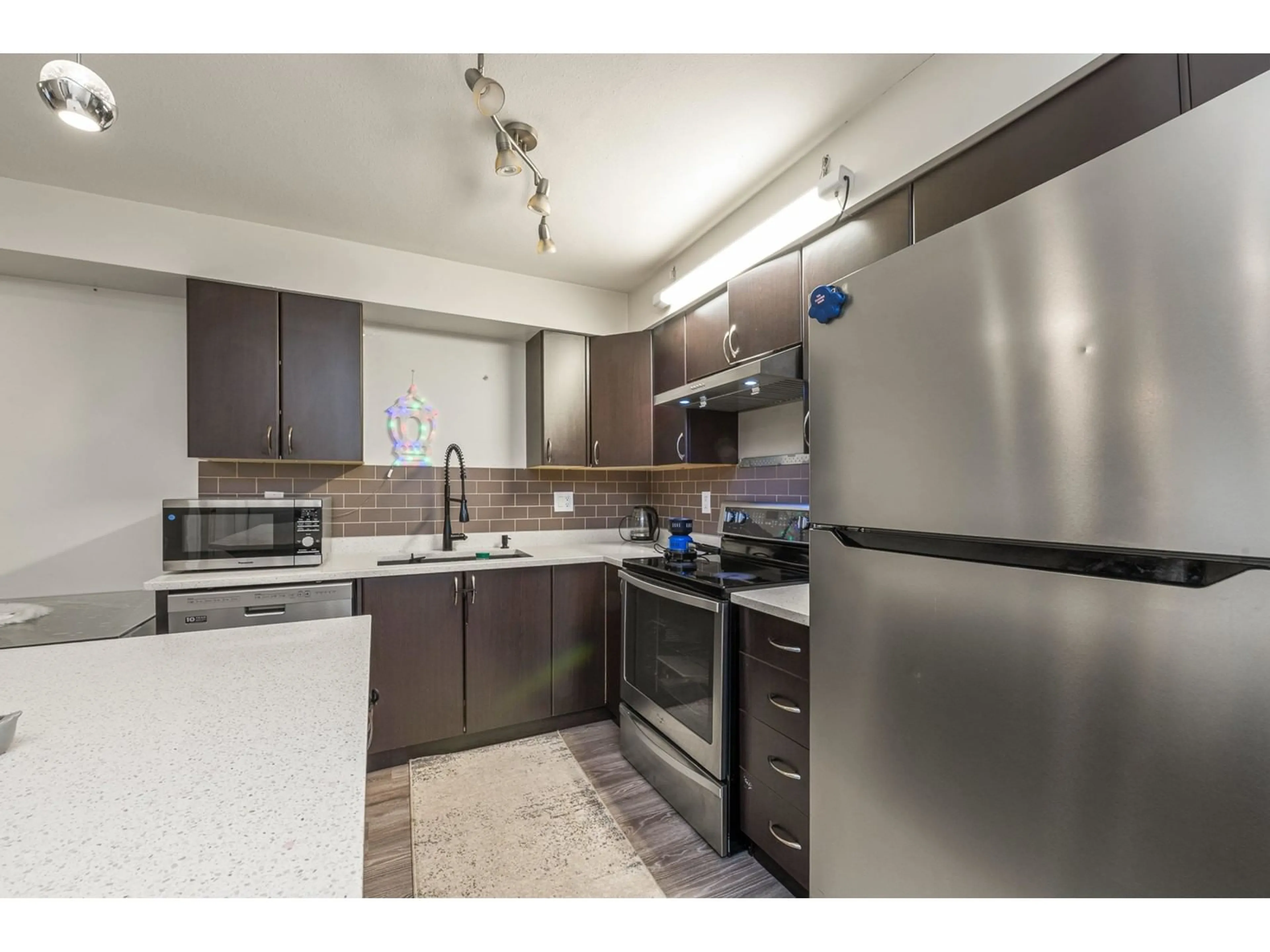 Standard kitchen, unknown for 121 - 2515 PARK, Abbotsford British Columbia V2S0B2